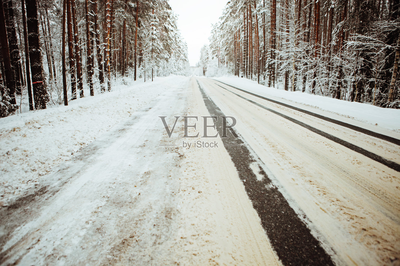 冬天的路。照片摄影图片