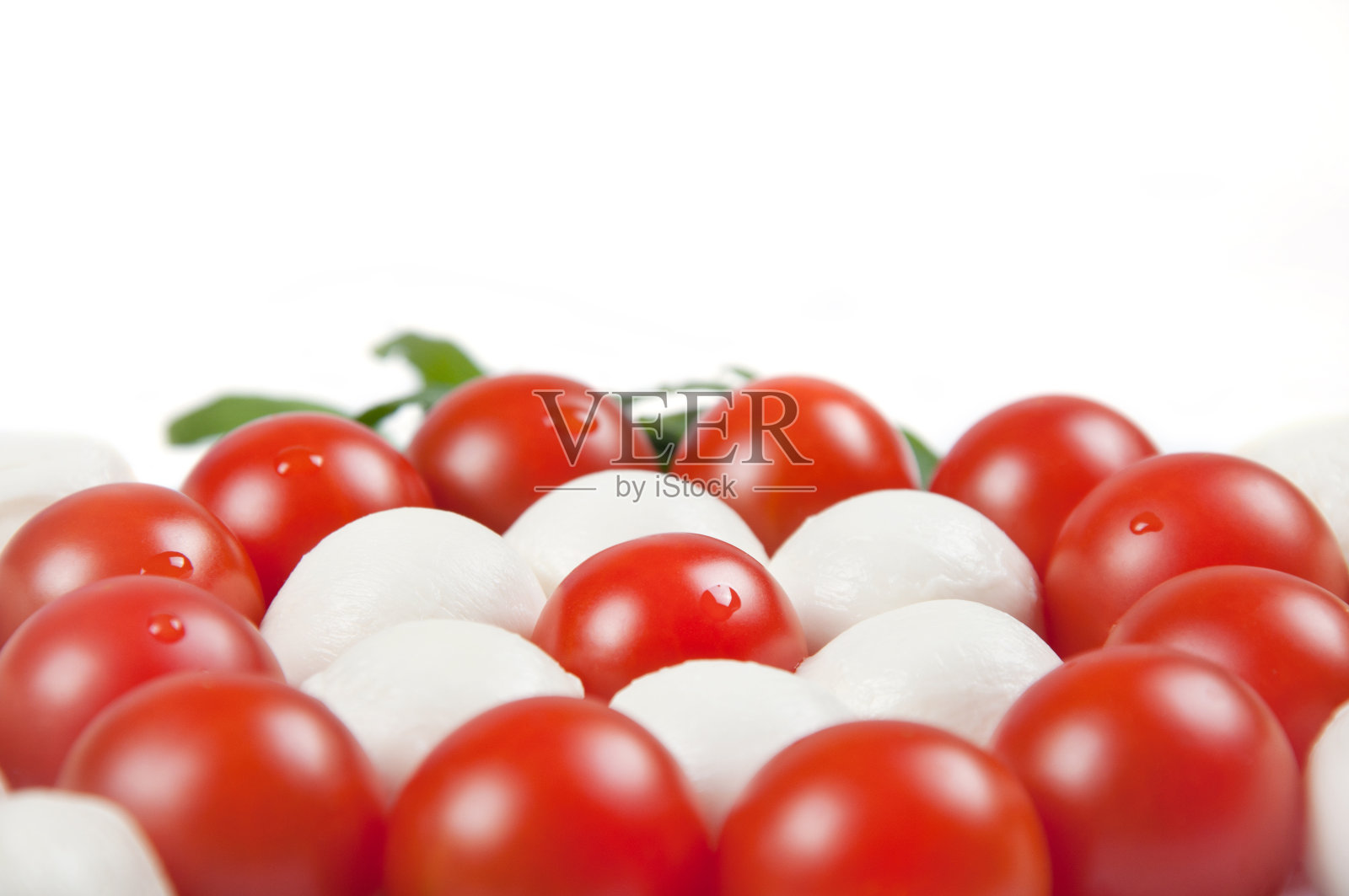 樱桃,马苏里拉奶酪和芝麻菜照片摄影图片