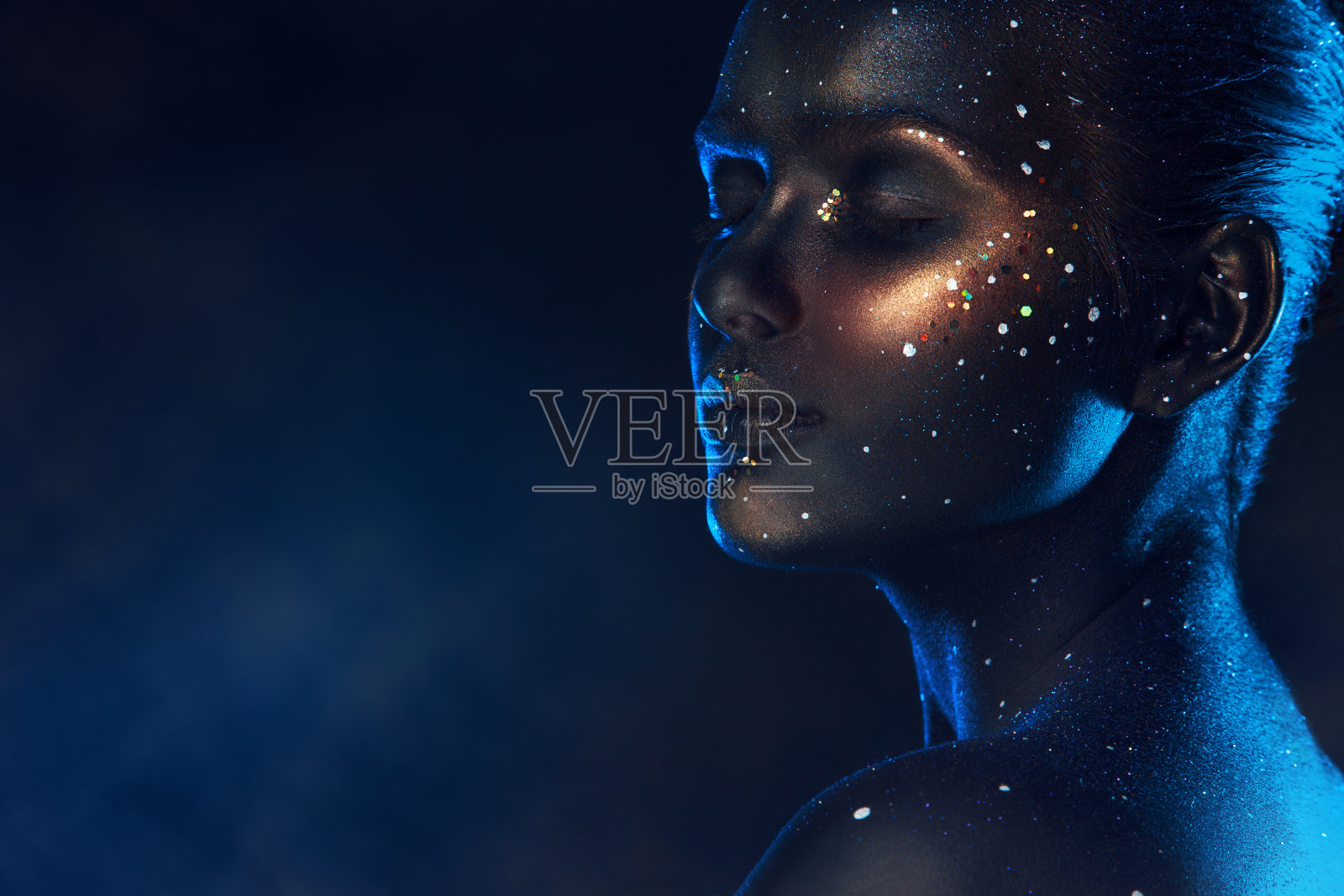 黑脸艺术上美丽的成年女性照片摄影图片