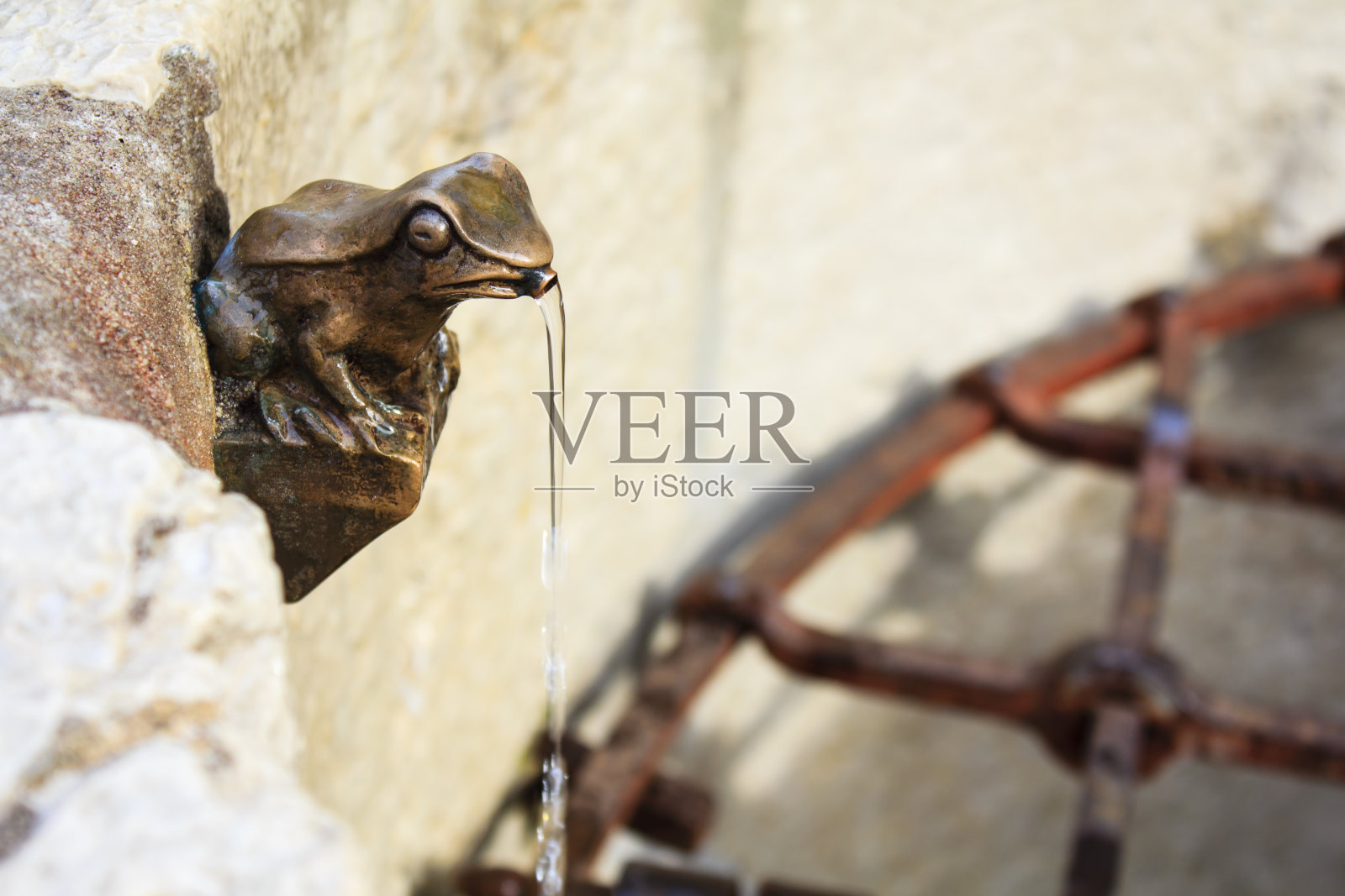 青铜青蛙喷泉照片摄影图片