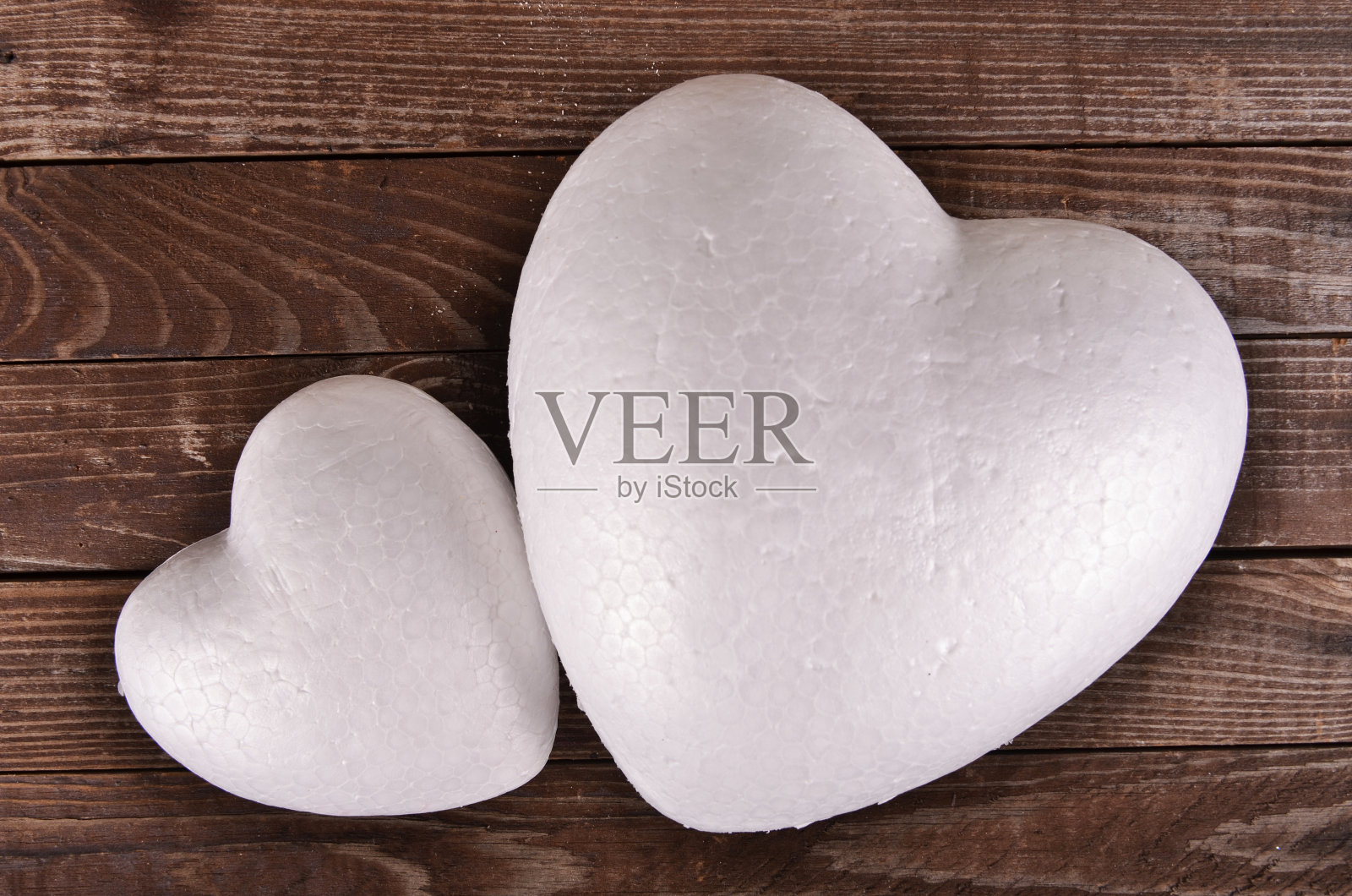 木背景上的泡沫之心照片摄影图片