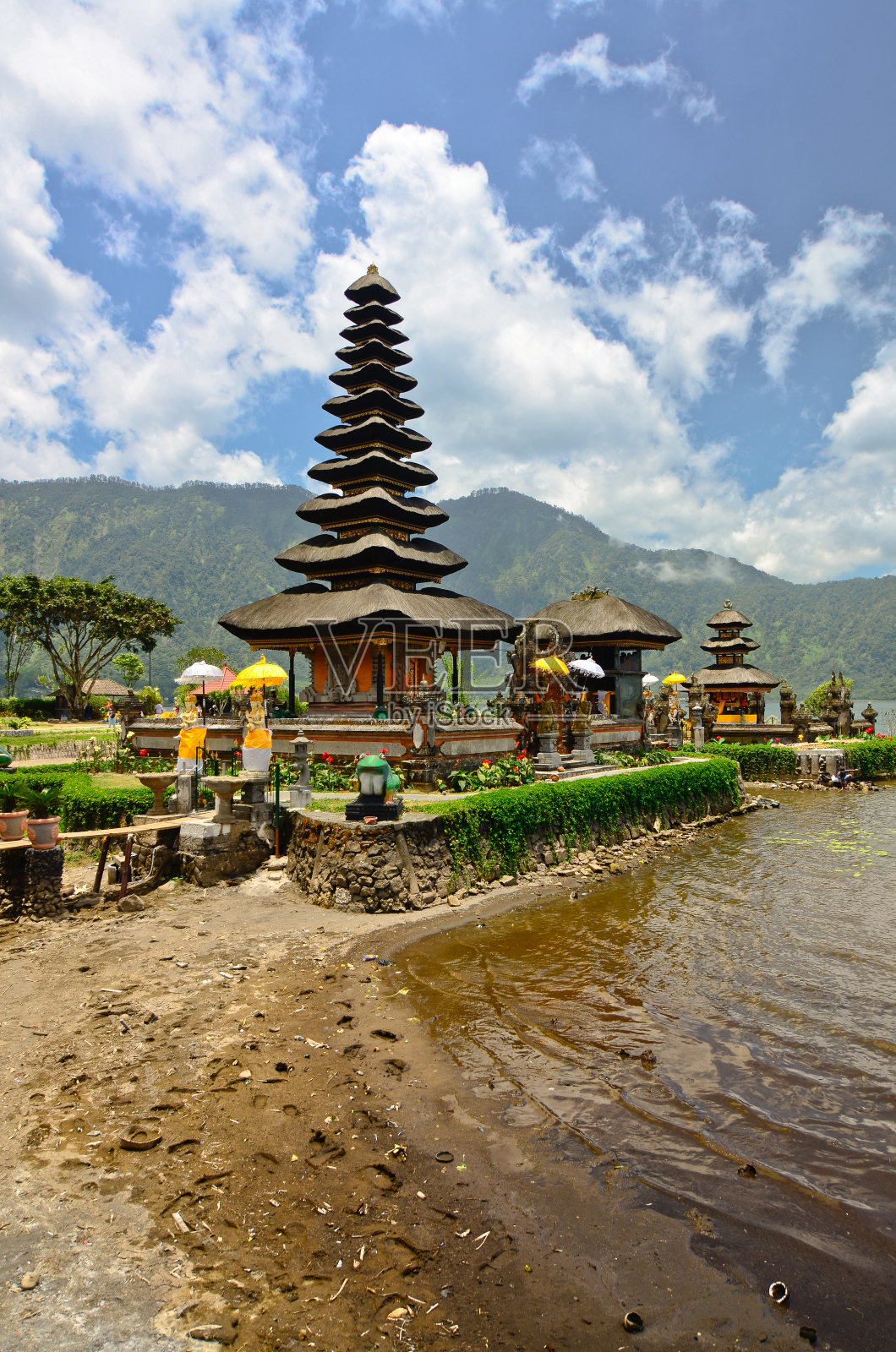 乌伦达努神庙在一个湖上。巴厘岛照片摄影图片