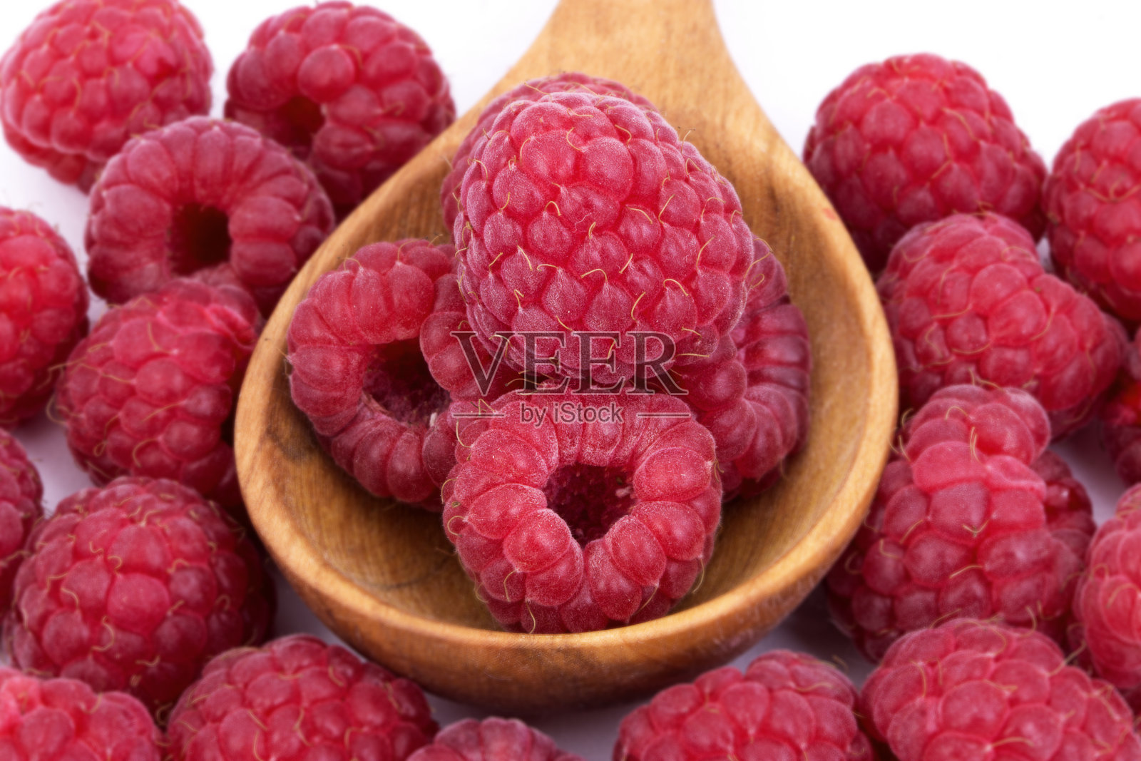 白色背景上的覆盆子照片摄影图片