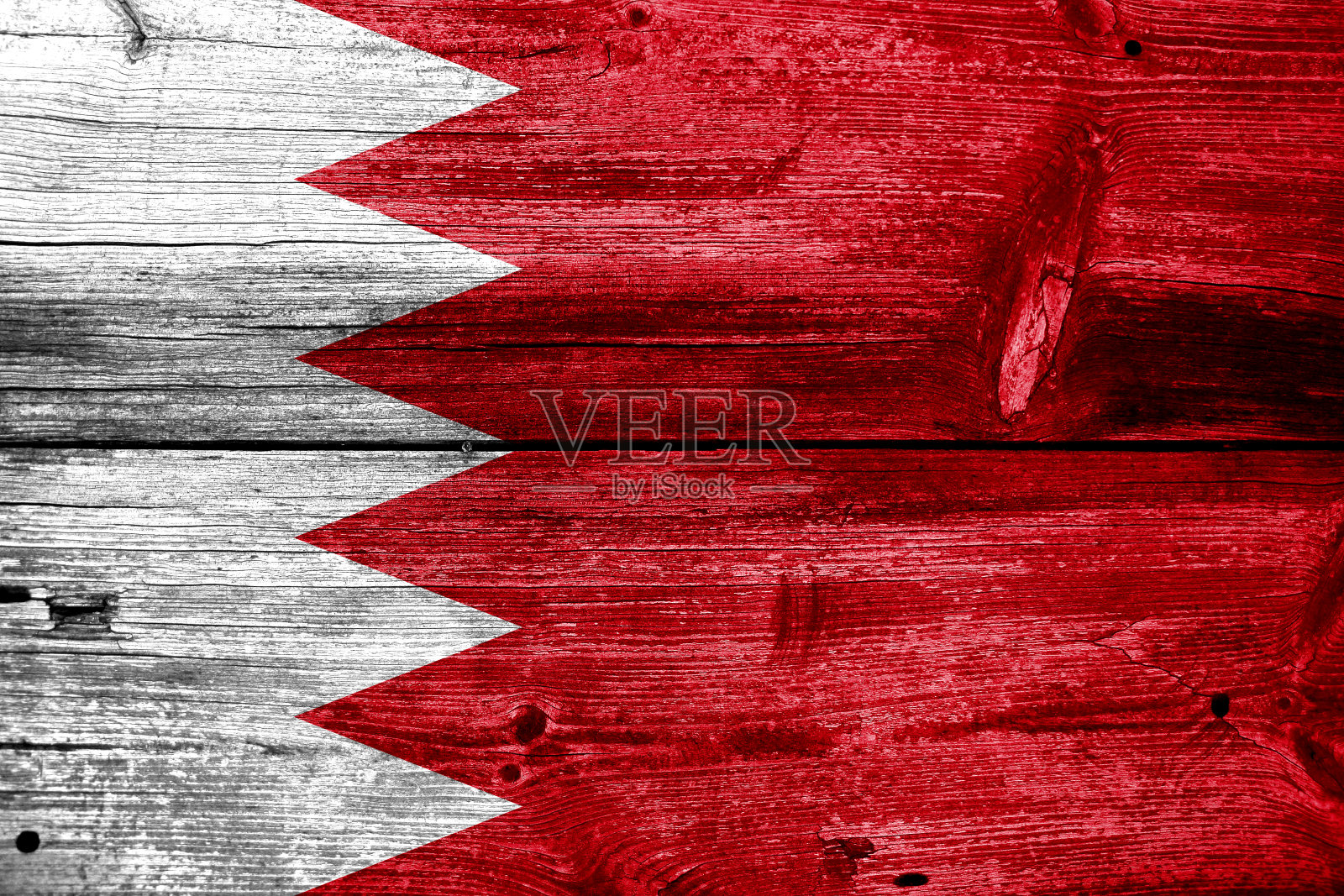 绘在旧木板纹理上的巴林国旗照片摄影图片