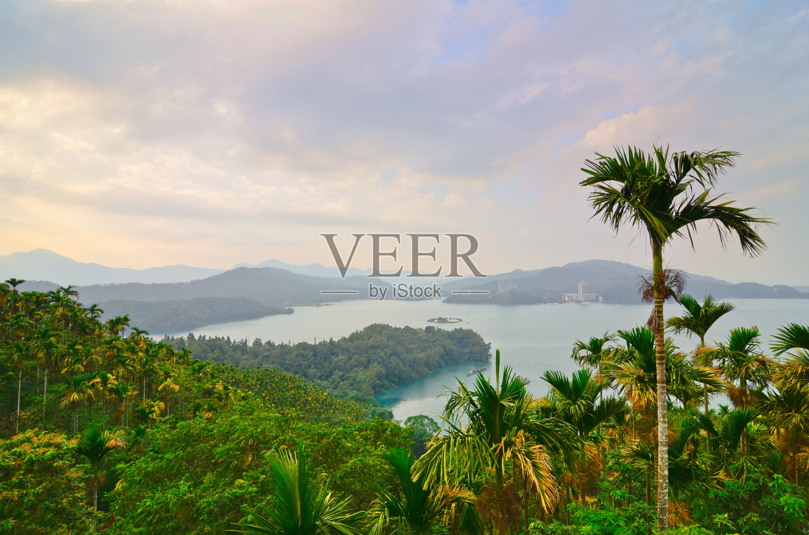 台湾著名的日月潭鸟瞰图照片摄影图片