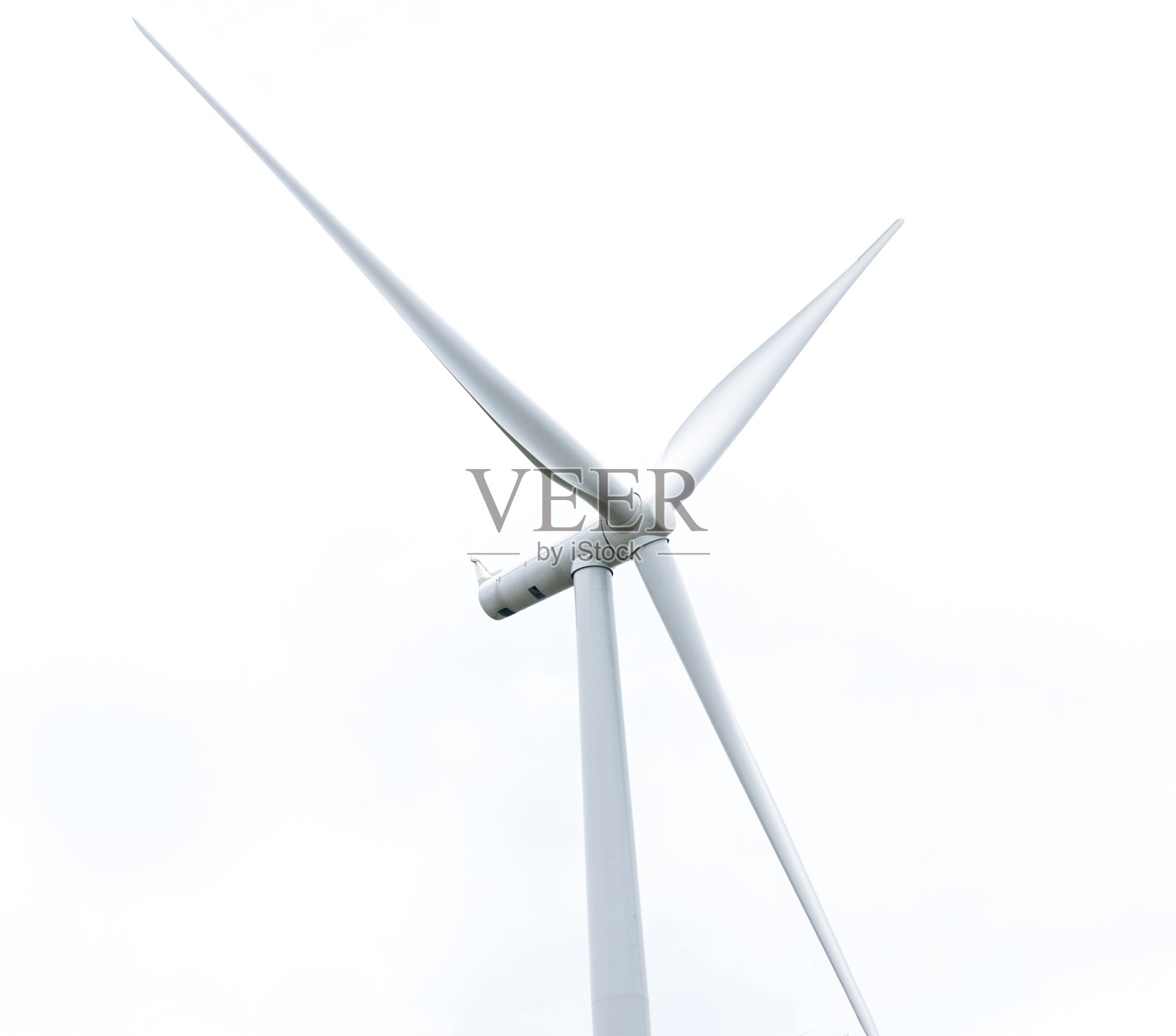 农场里的风车在多云的天空里照片摄影图片