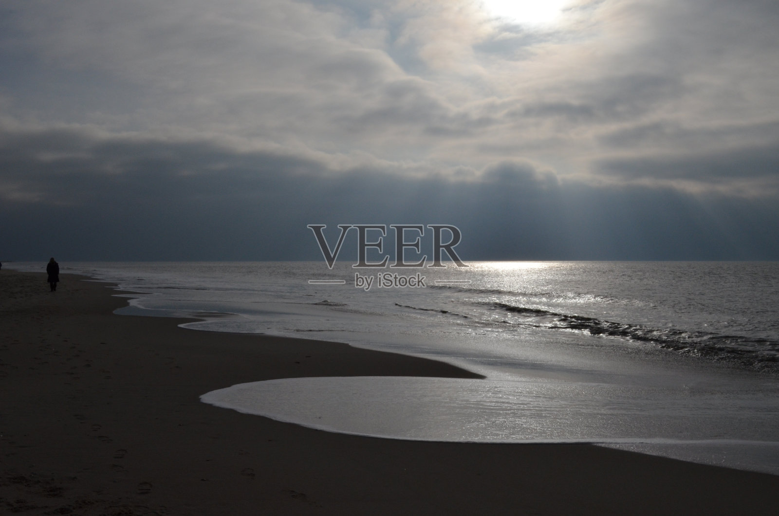 海滩上的阳光照片摄影图片