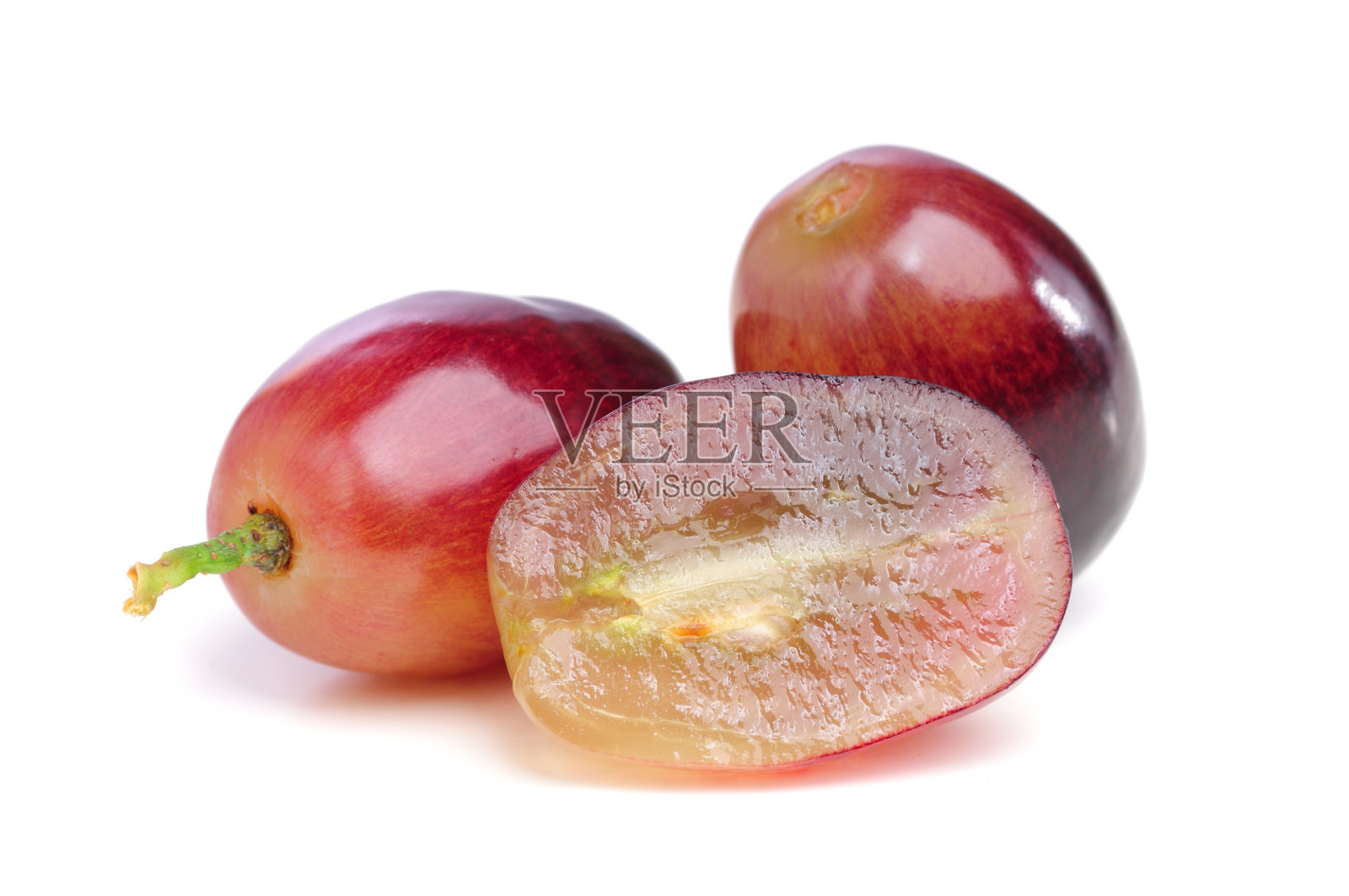 孤立在白色背景上的红葡萄。照片摄影图片