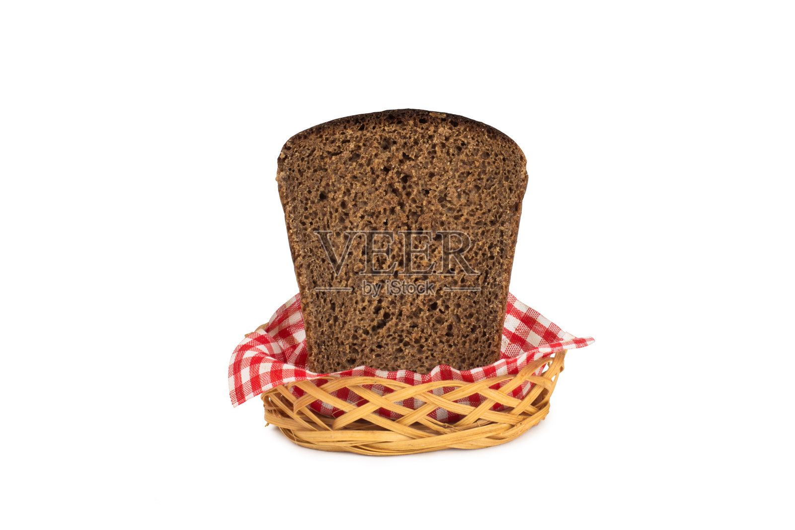 篮子与面包孤立在白色。照片摄影图片