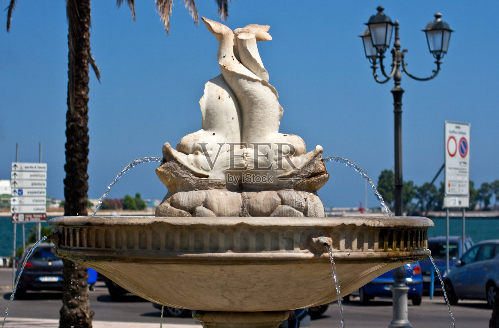 鱼雕像,布林迪西照片摄影图片