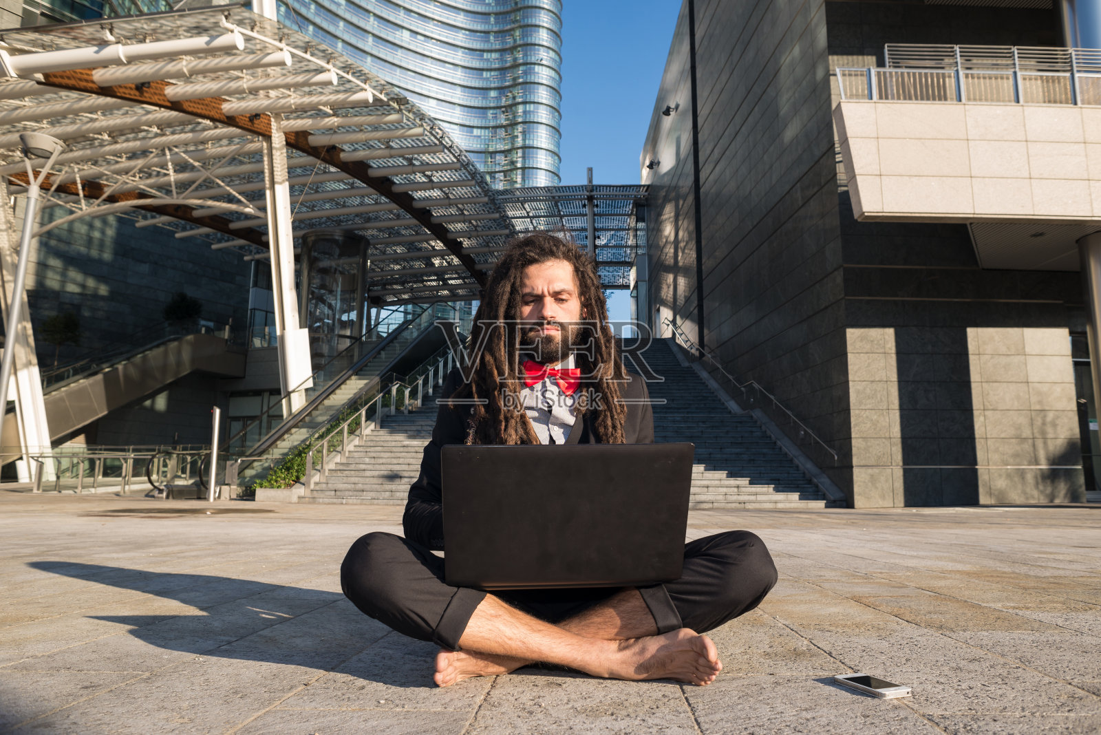 时髦优雅的发辫商人照片摄影图片