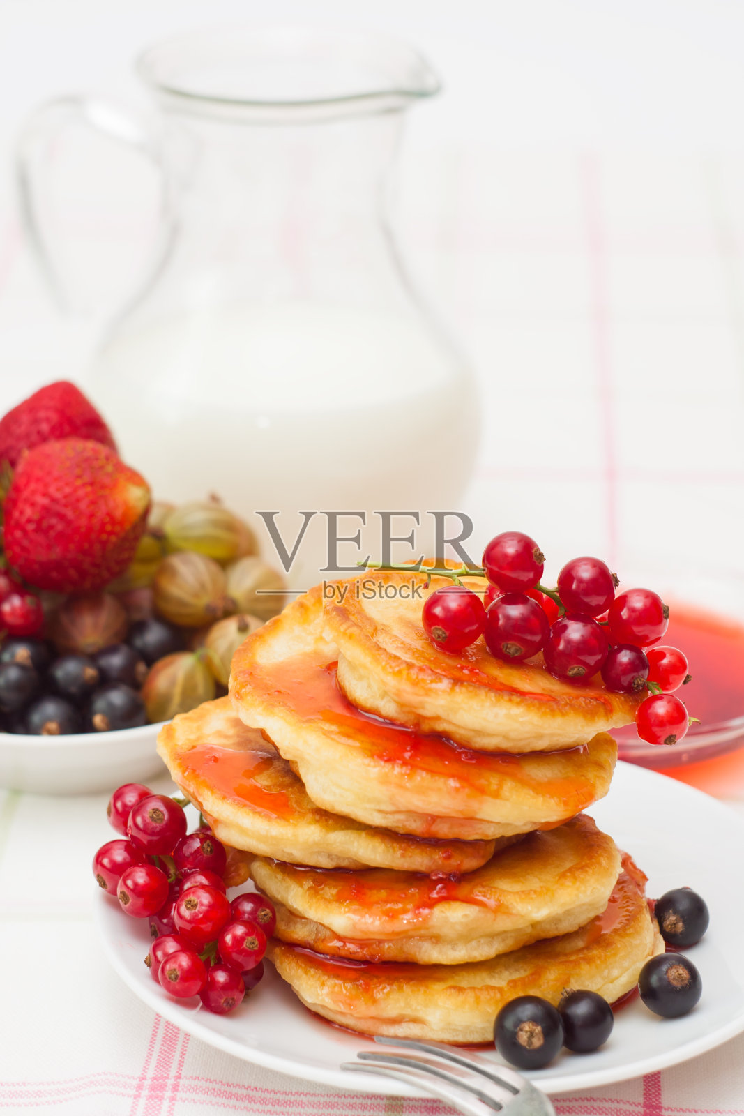 美味的自制煎饼配果酱照片摄影图片