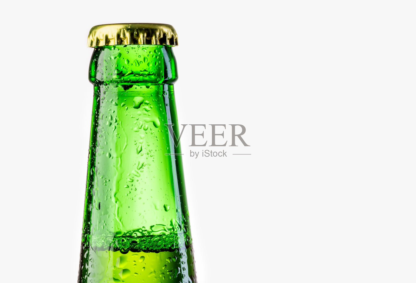 绿色啤酒瓶和水滴照片摄影图片