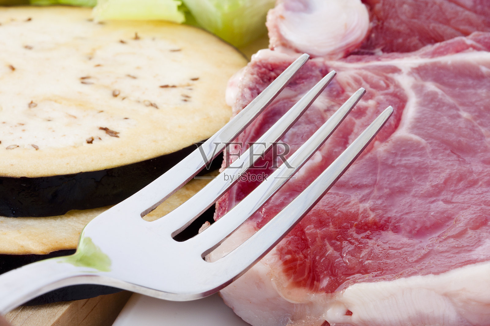 生牛柳配蔬菜照片摄影图片