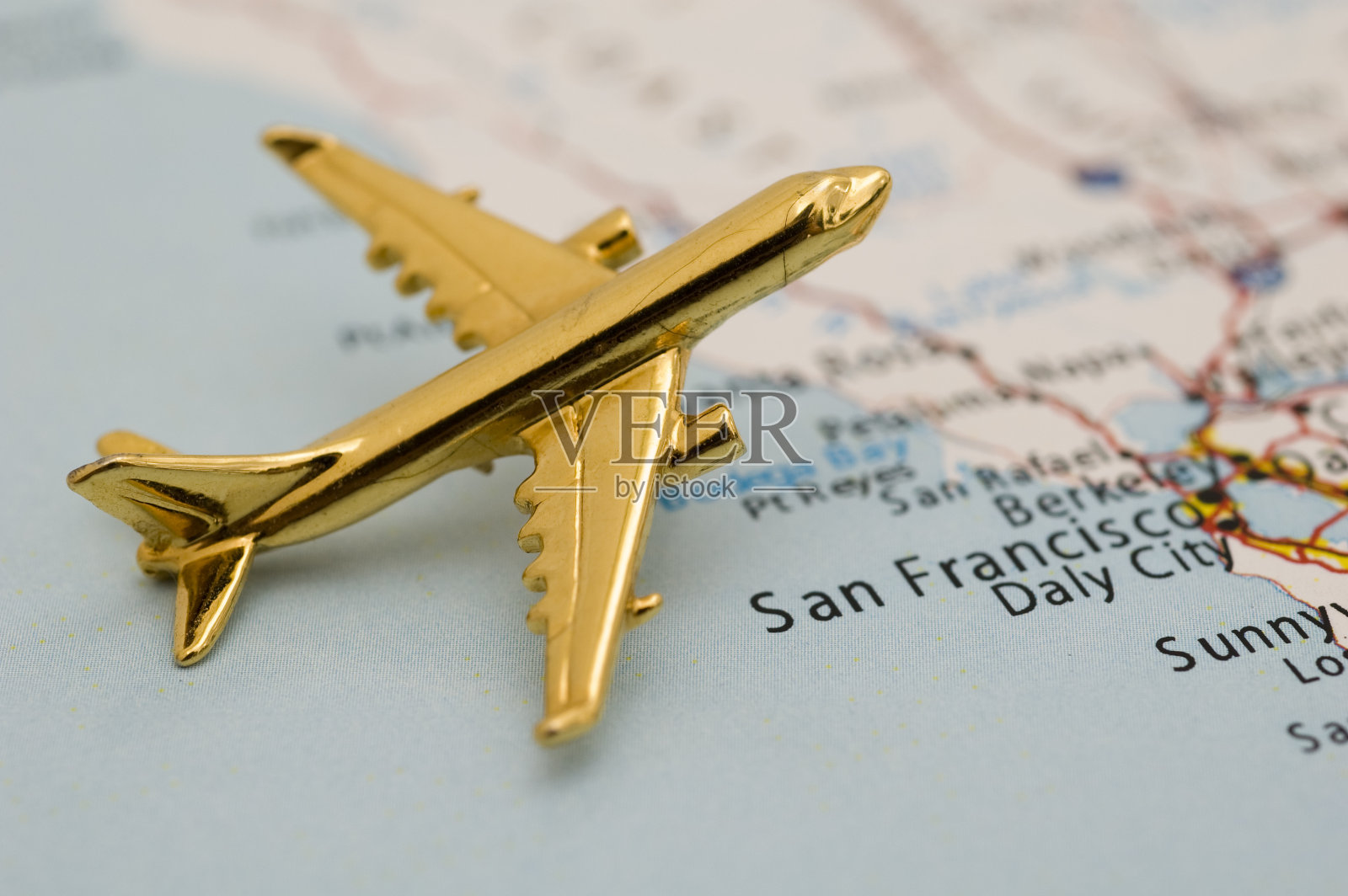 飞越旧金山的飞机照片摄影图片