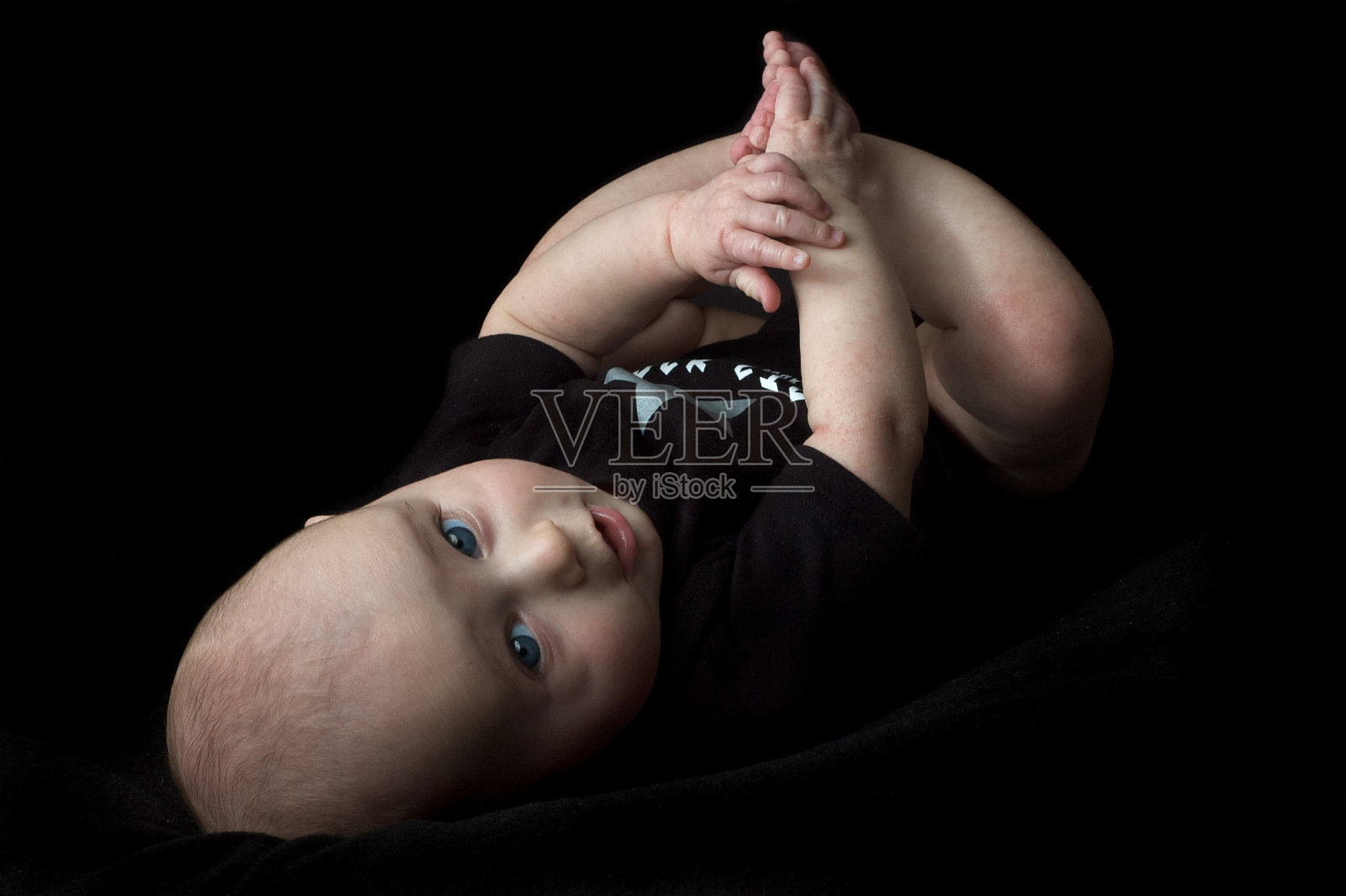 快乐的小宝贝照片摄影图片