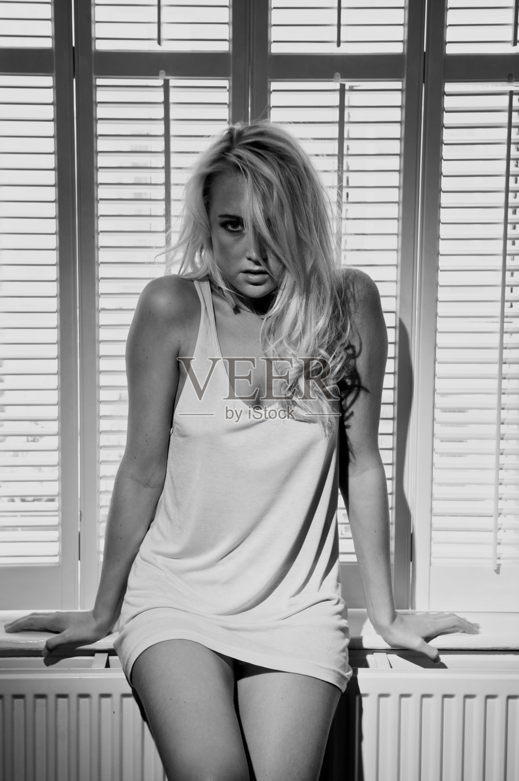 迷人的金发女照片摄影图片