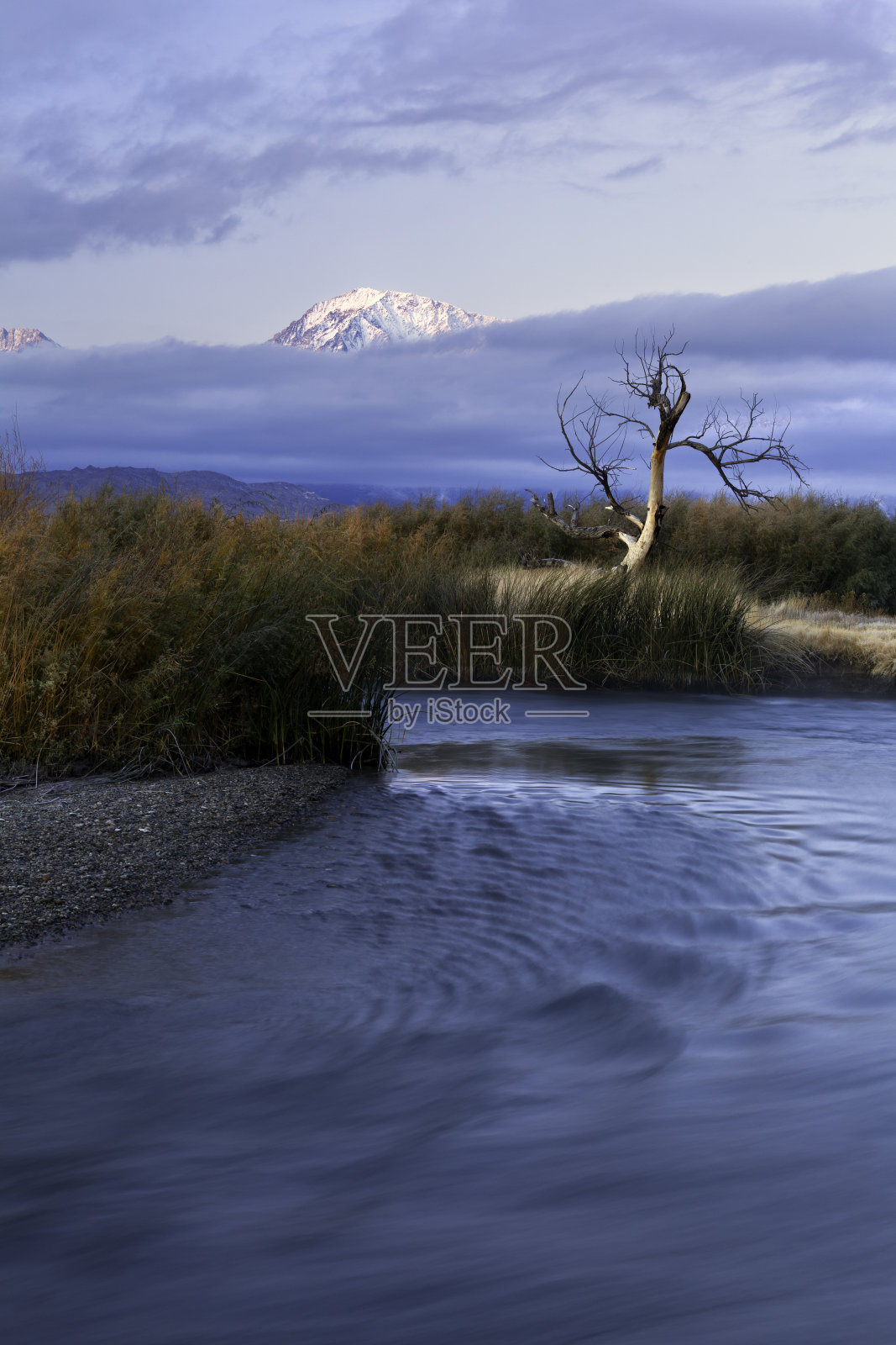 欧文斯河和汤姆山照片摄影图片