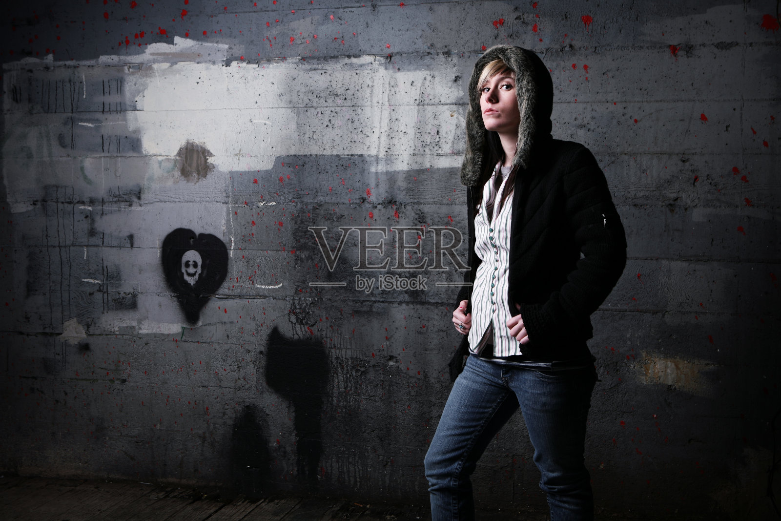 独立女孩的进一步镜头。照片摄影图片