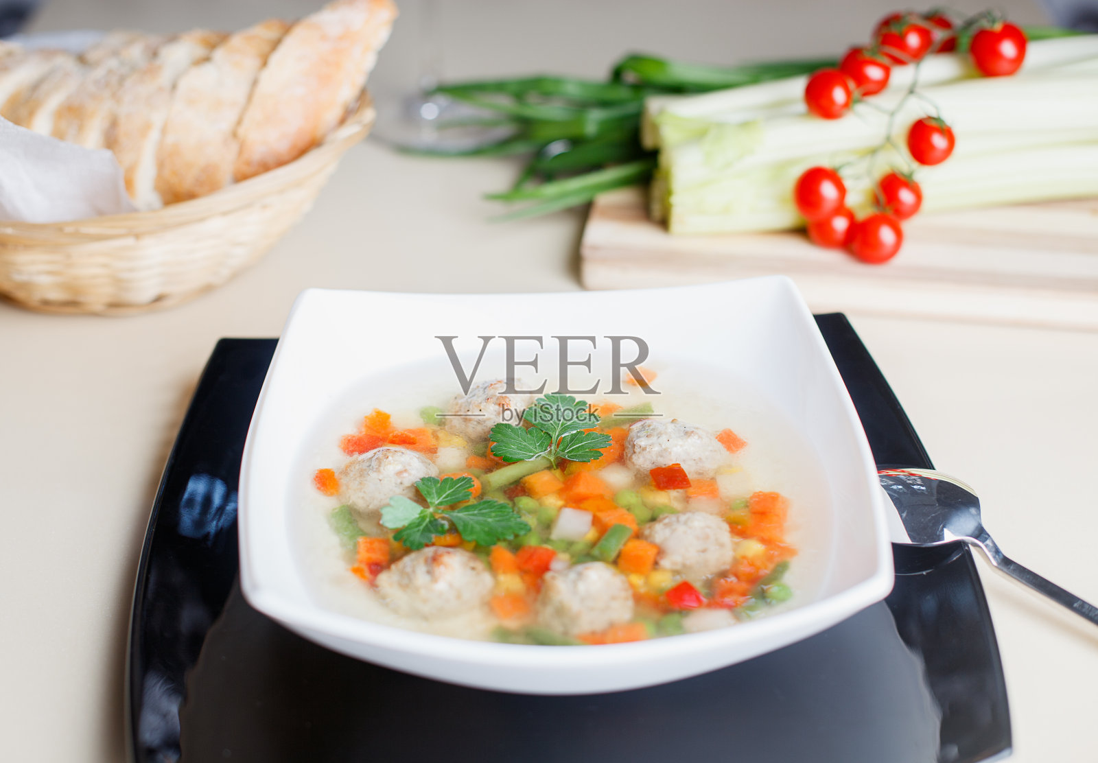 特写肉丸汤照片摄影图片