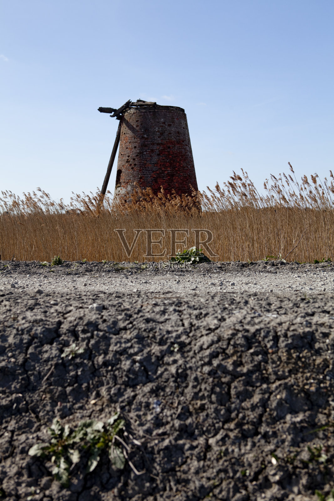废弃的风车照片摄影图片