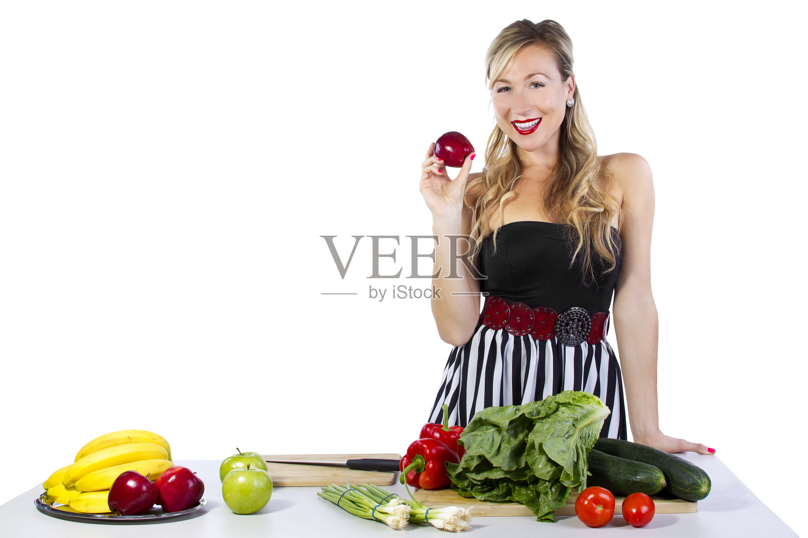 年轻的白人女子与水果在一个白色的背景照片摄影图片