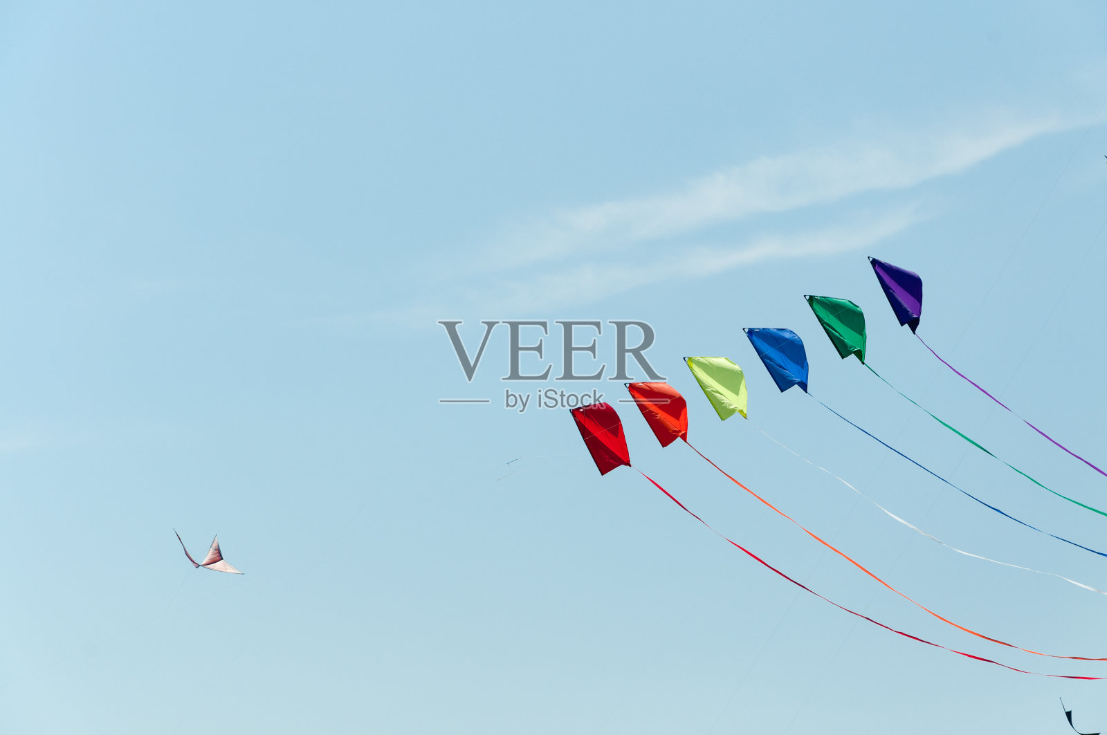 天空中的风筝照片摄影图片