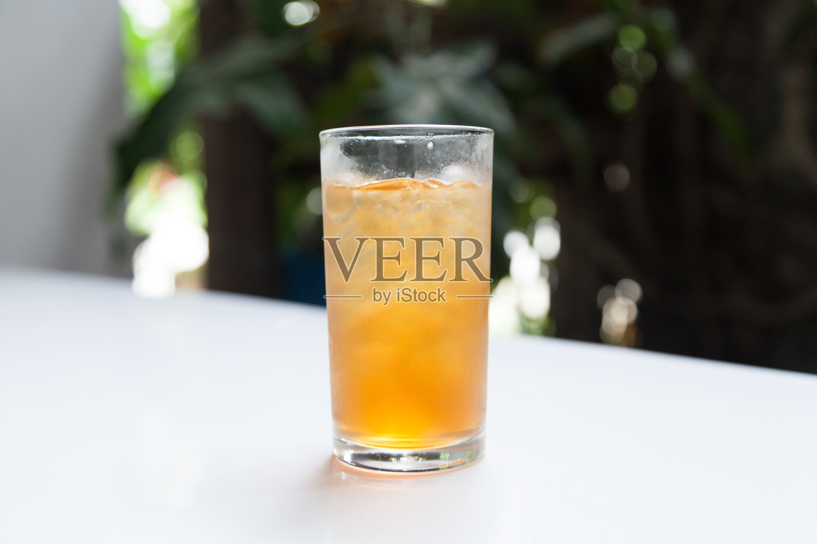 由花制成的果汁。照片摄影图片