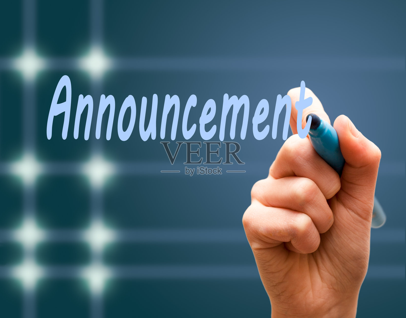 以蓝色背景书写公告照片摄影图片