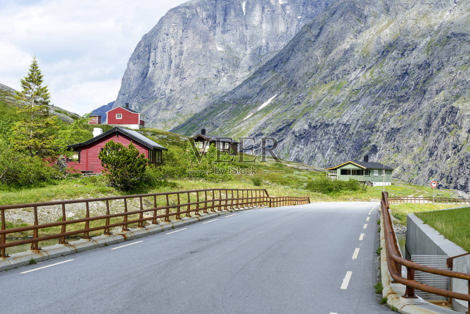 挪威特罗尔斯提根公路上的美丽景色。照片摄影图片