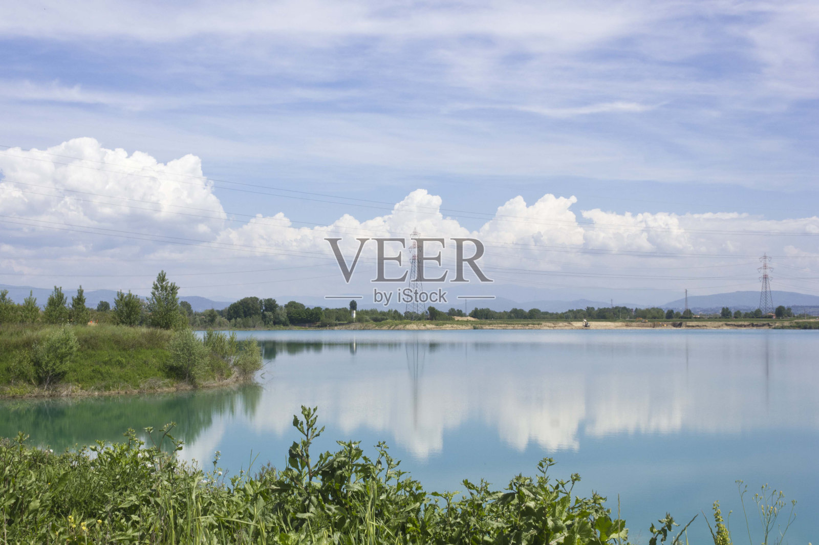 西纳Renai公园内宁静的湖照片摄影图片