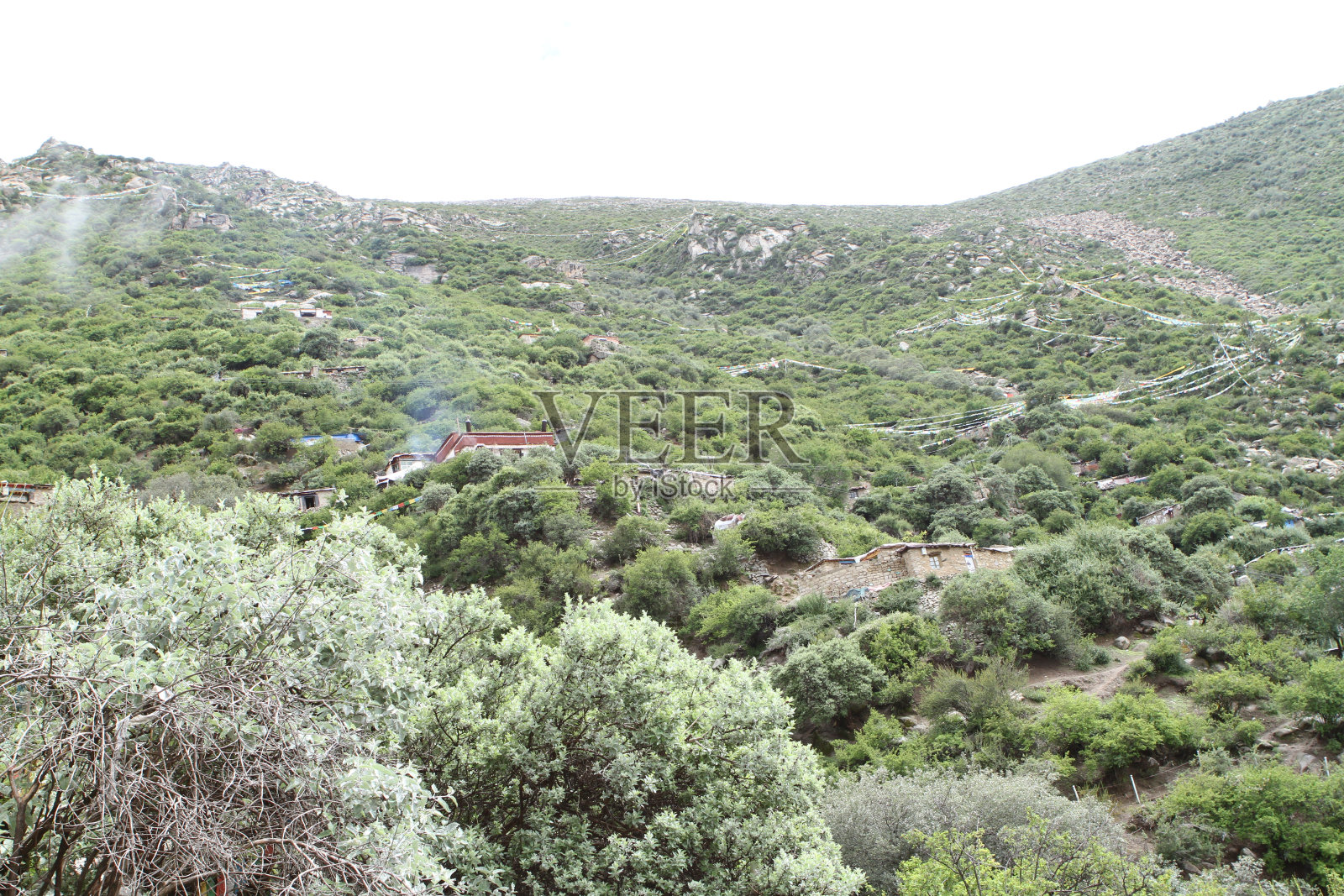 西藏的山麓照片摄影图片