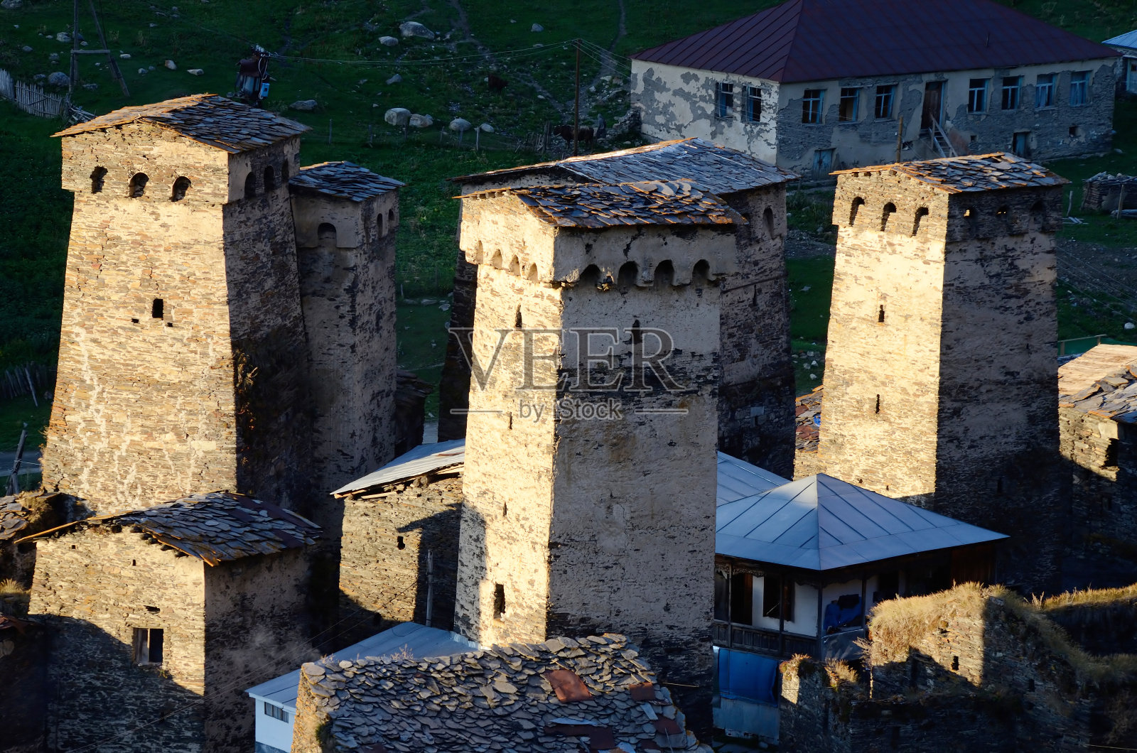 山中的乌什古利村的石塔,Svaneti,联合国教科文组织,格鲁吉亚照片摄影图片