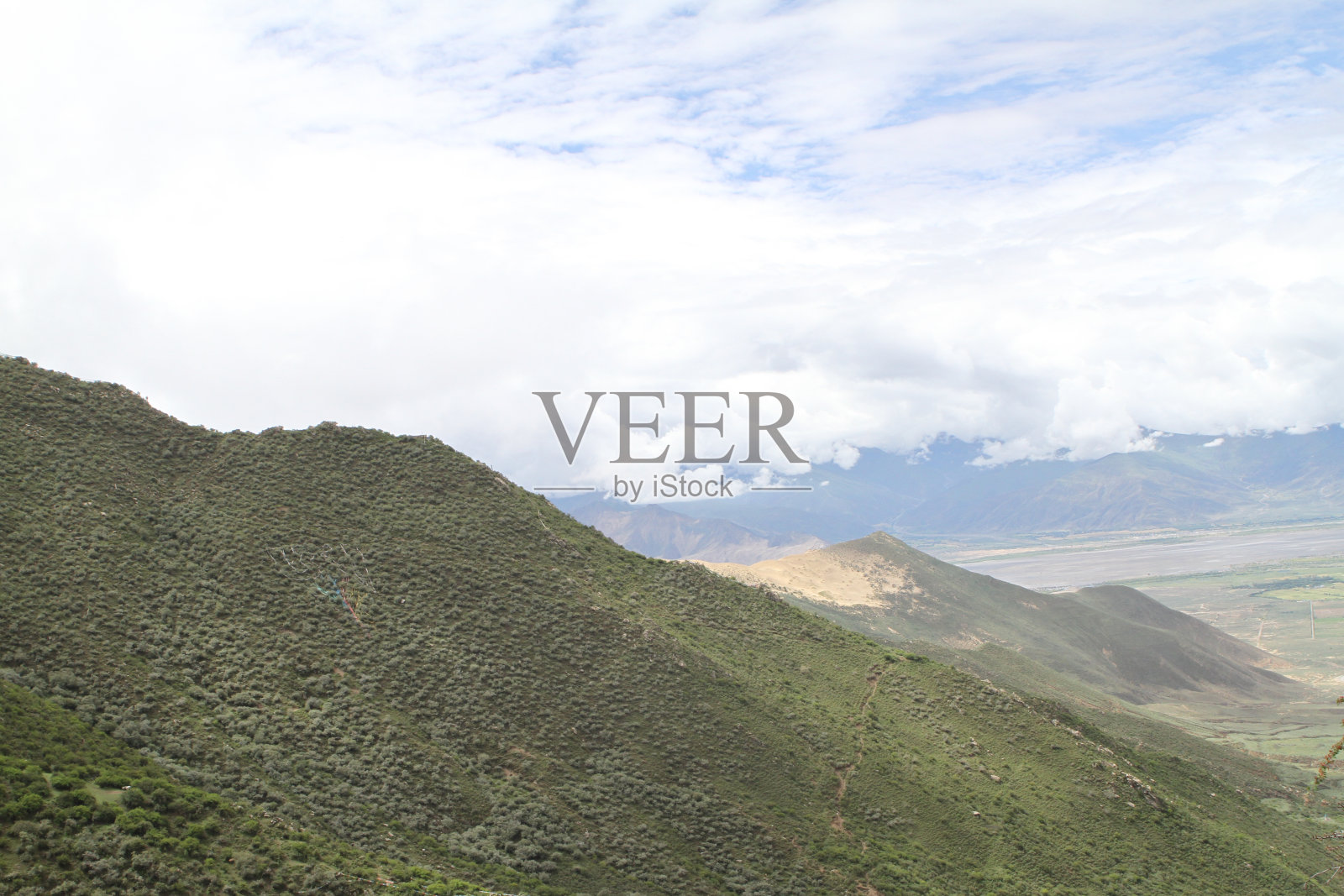 西藏的山麓照片摄影图片