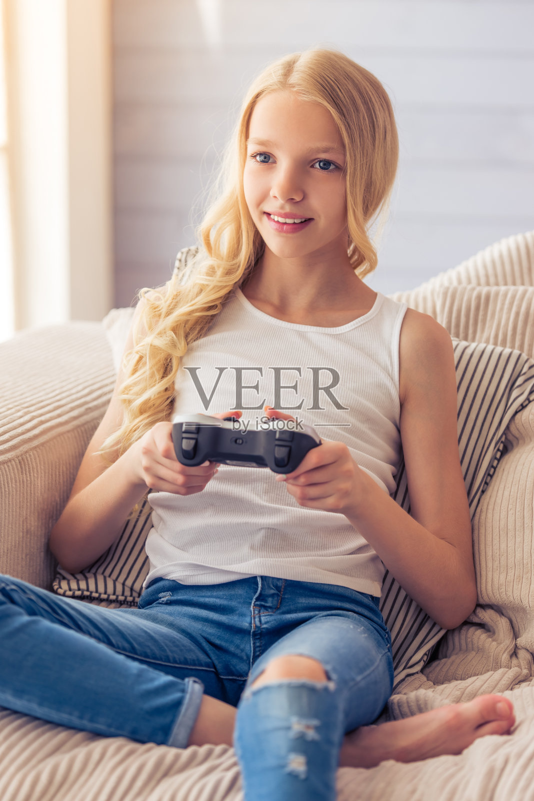 少女在家照片摄影图片