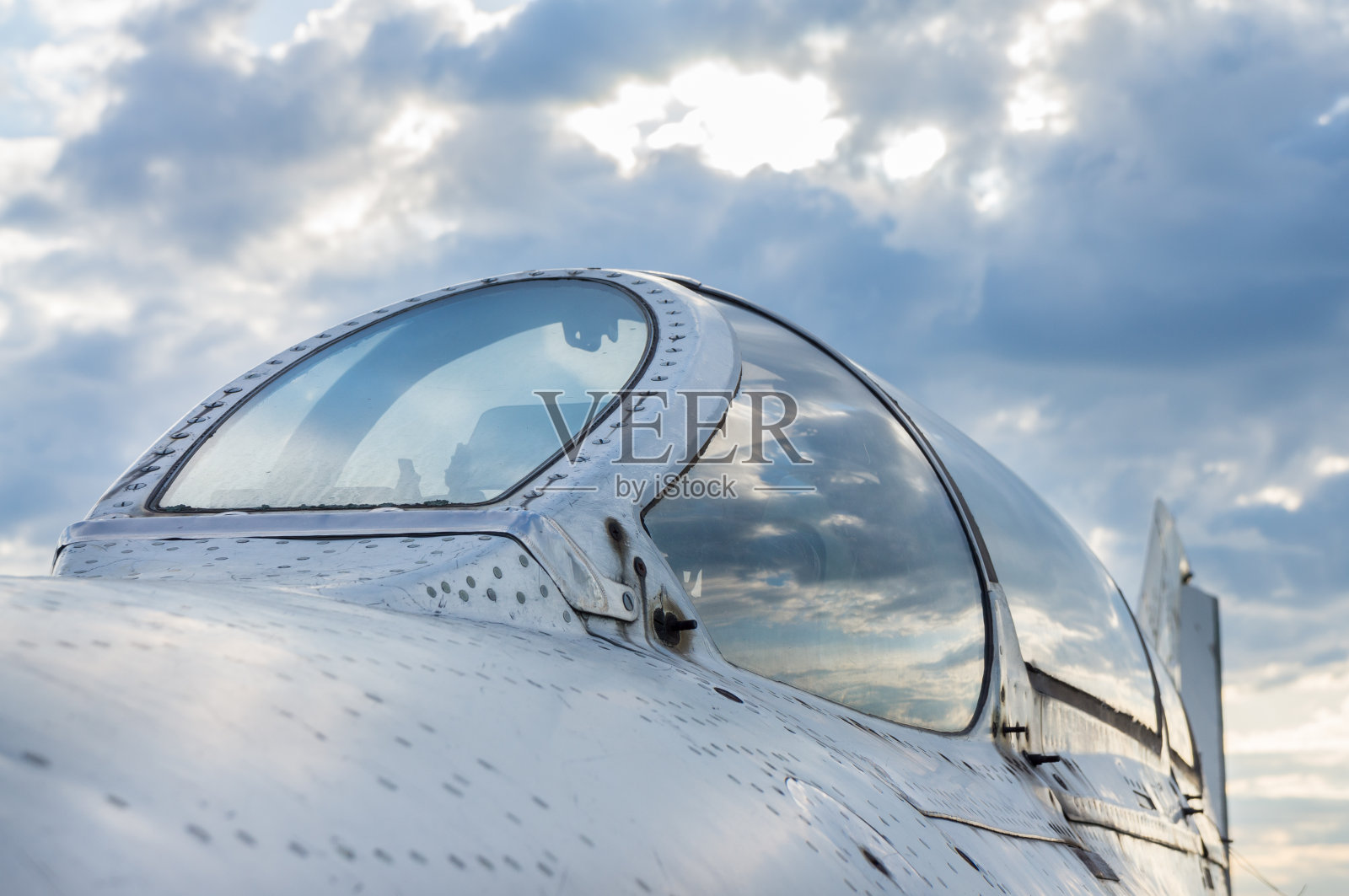 地面上的战斗机,座舱细节照片摄影图片
