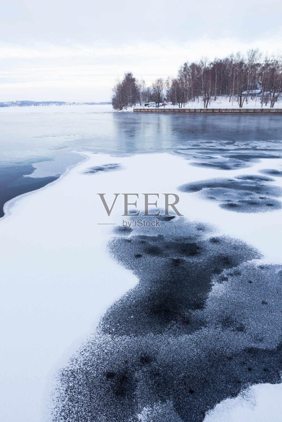 湖上的薄冰照片摄影图片