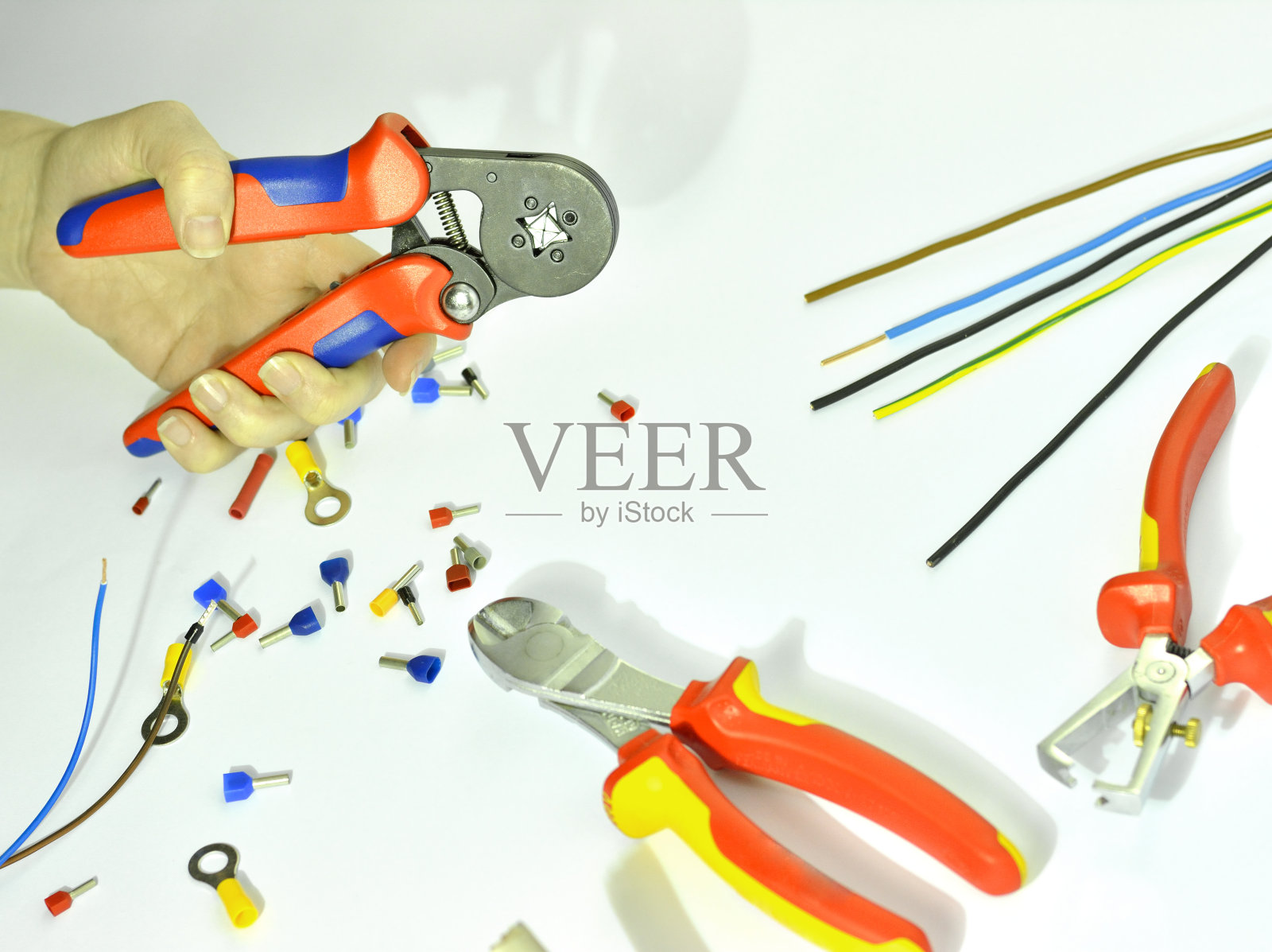 剥线钳、切割机和带压接端子的压接工具照片摄影图片