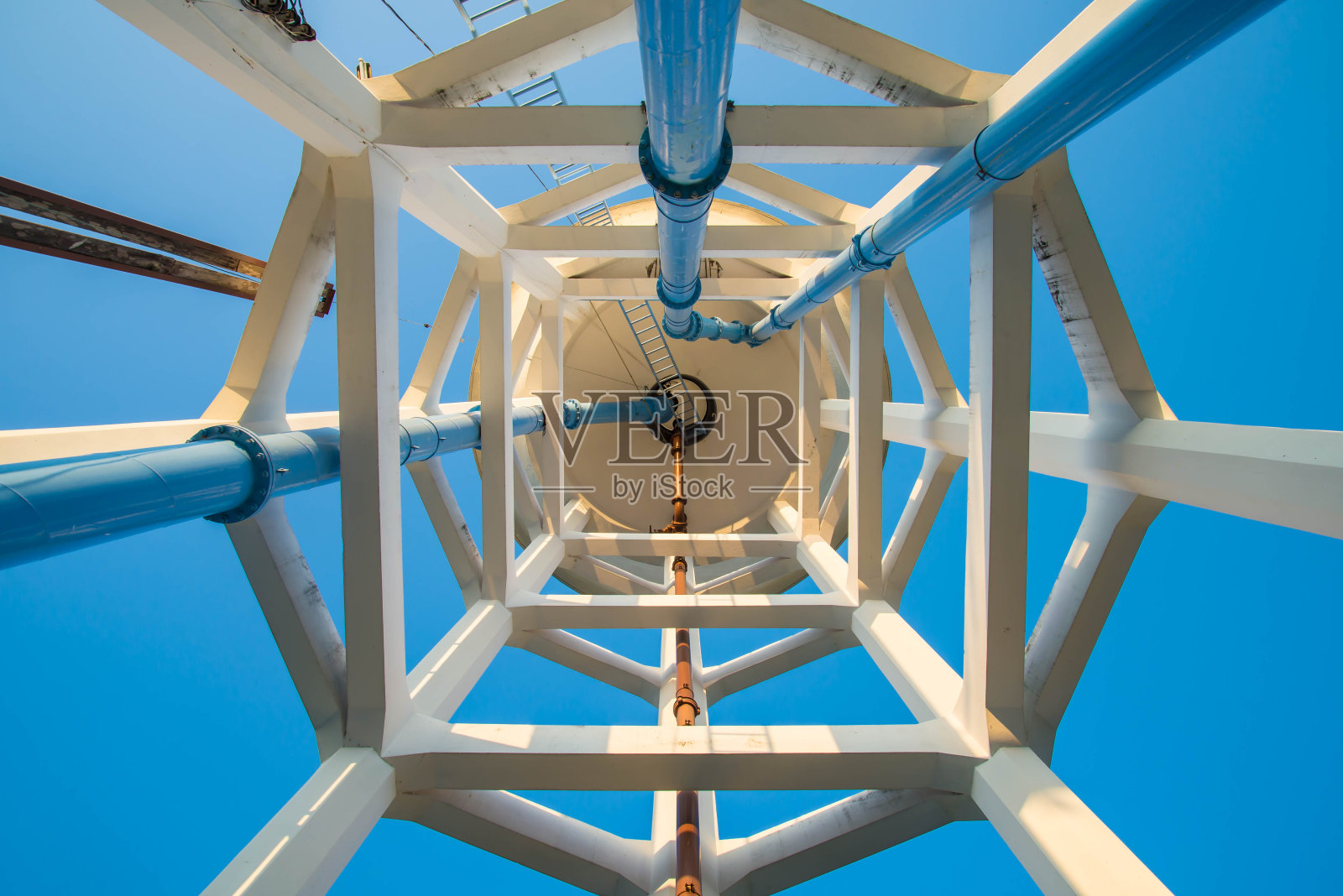 水箱下面的照片照片摄影图片