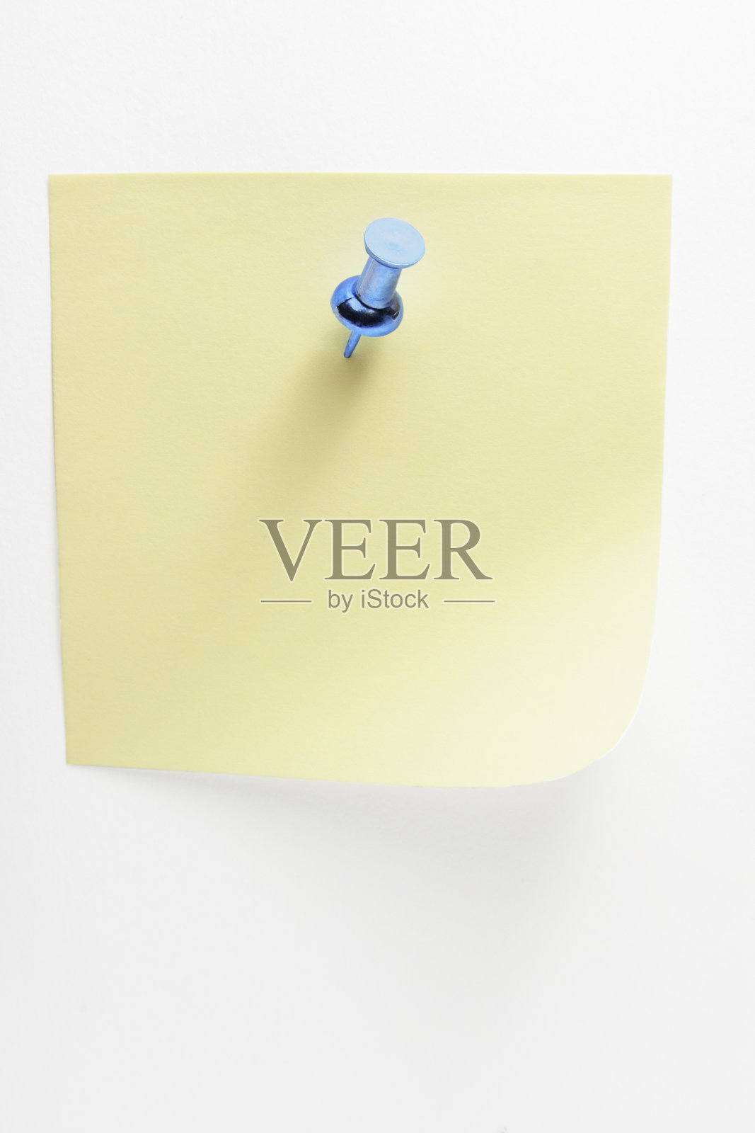 用图钉贴便条纸照片摄影图片