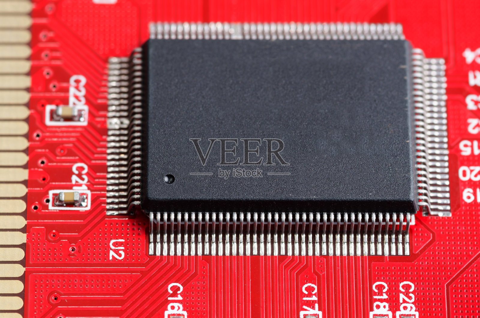 红板上的电脑芯片照片摄影图片