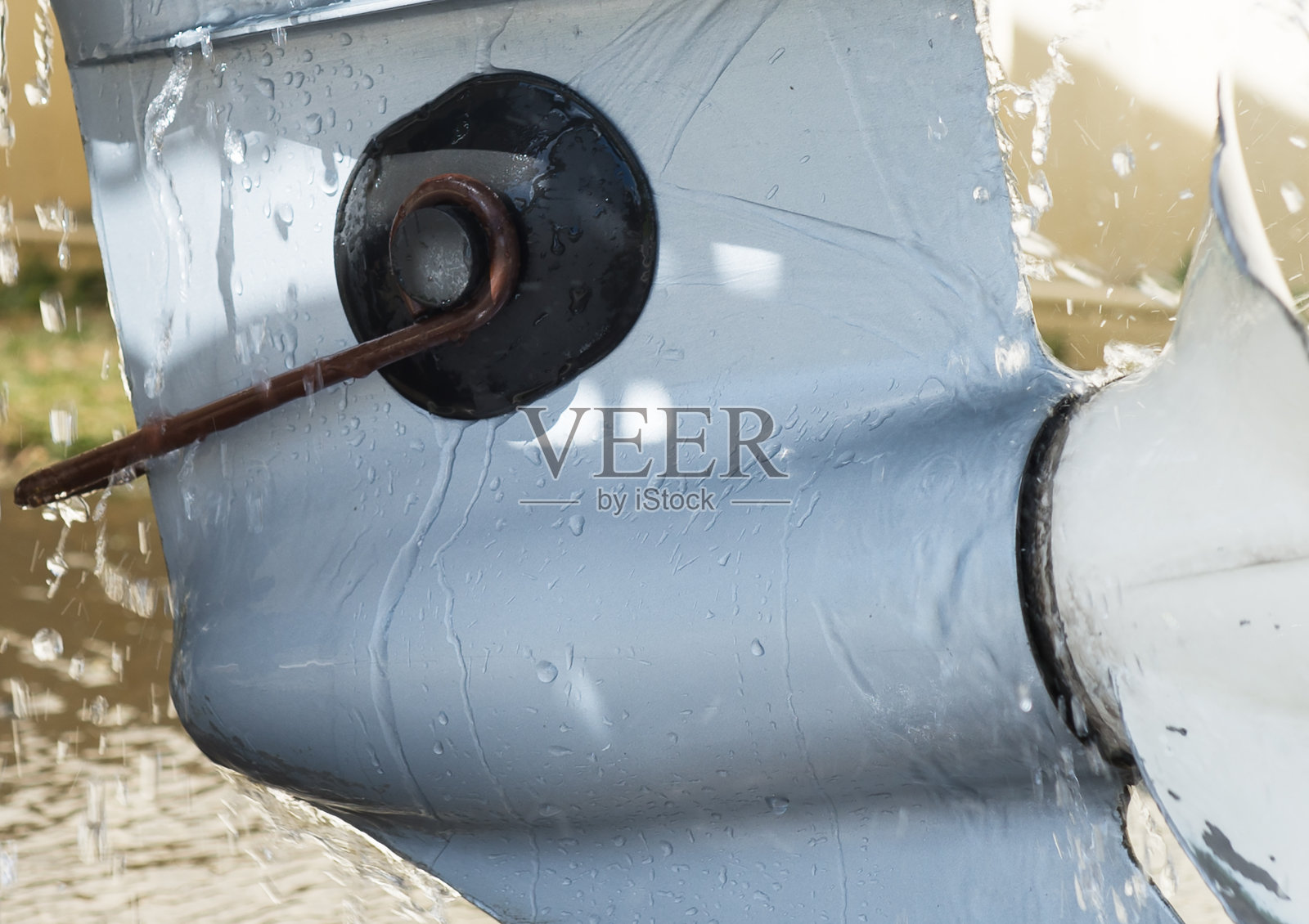 外置耳套、冲洗艇马达,防止腐蚀照片摄影图片