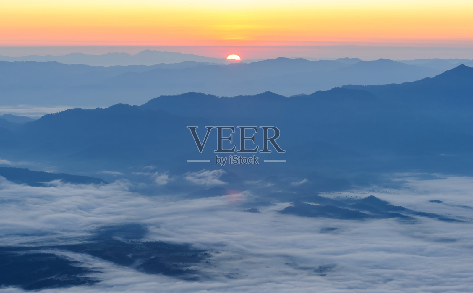 山中的日出照片摄影图片