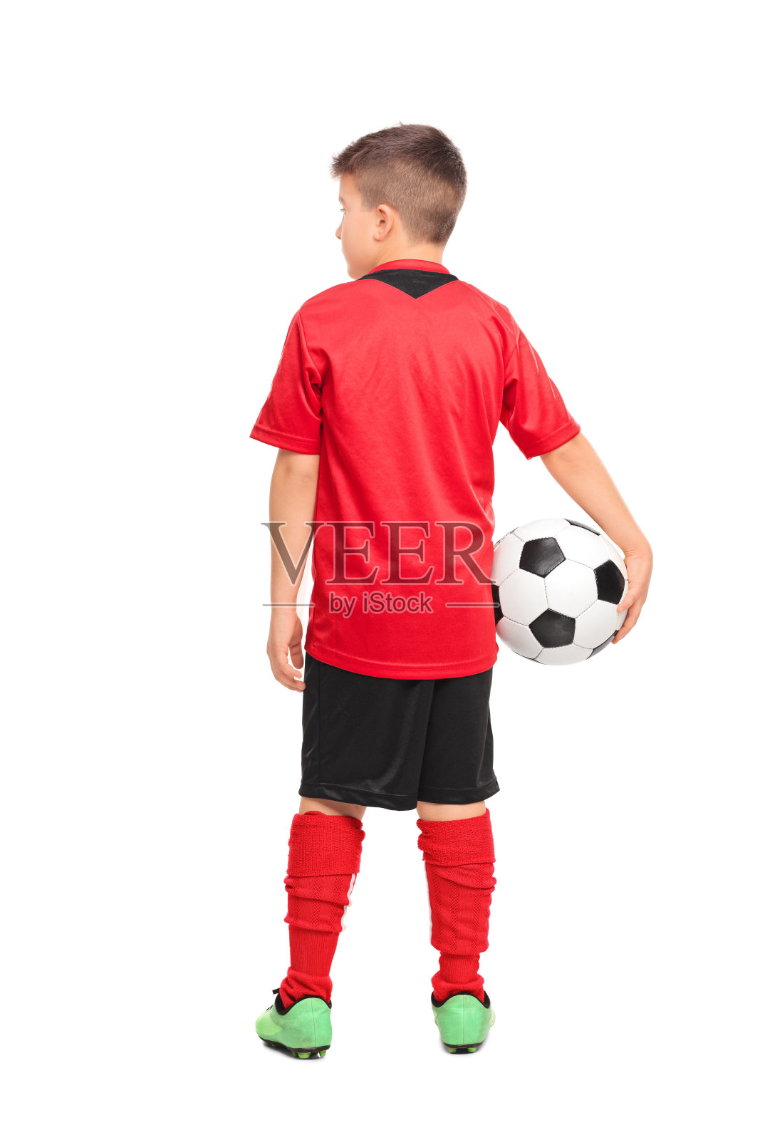 后视图拍摄的少年足球运动员抱着一个球照片摄影图片