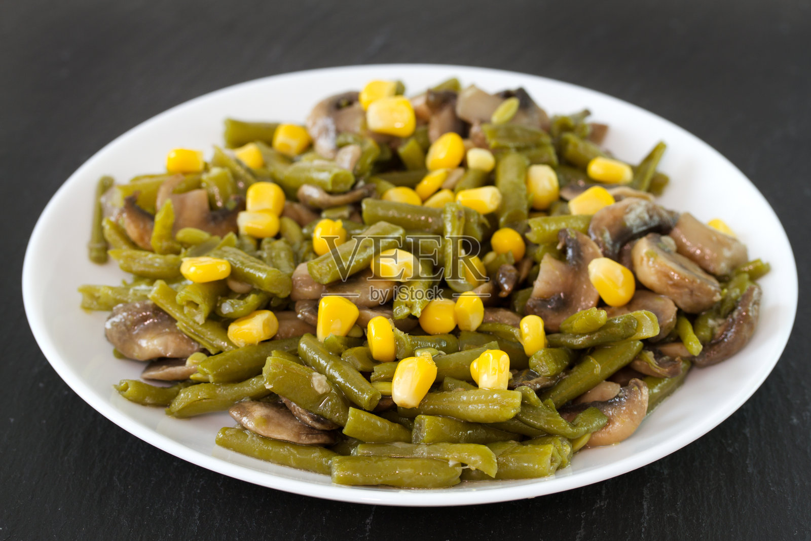 青豆配蘑菇和玉米照片摄影图片