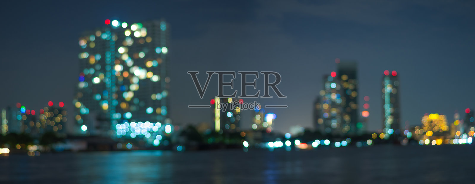 曼谷市内景色,黄昏时分的河景,模糊的照片照片摄影图片