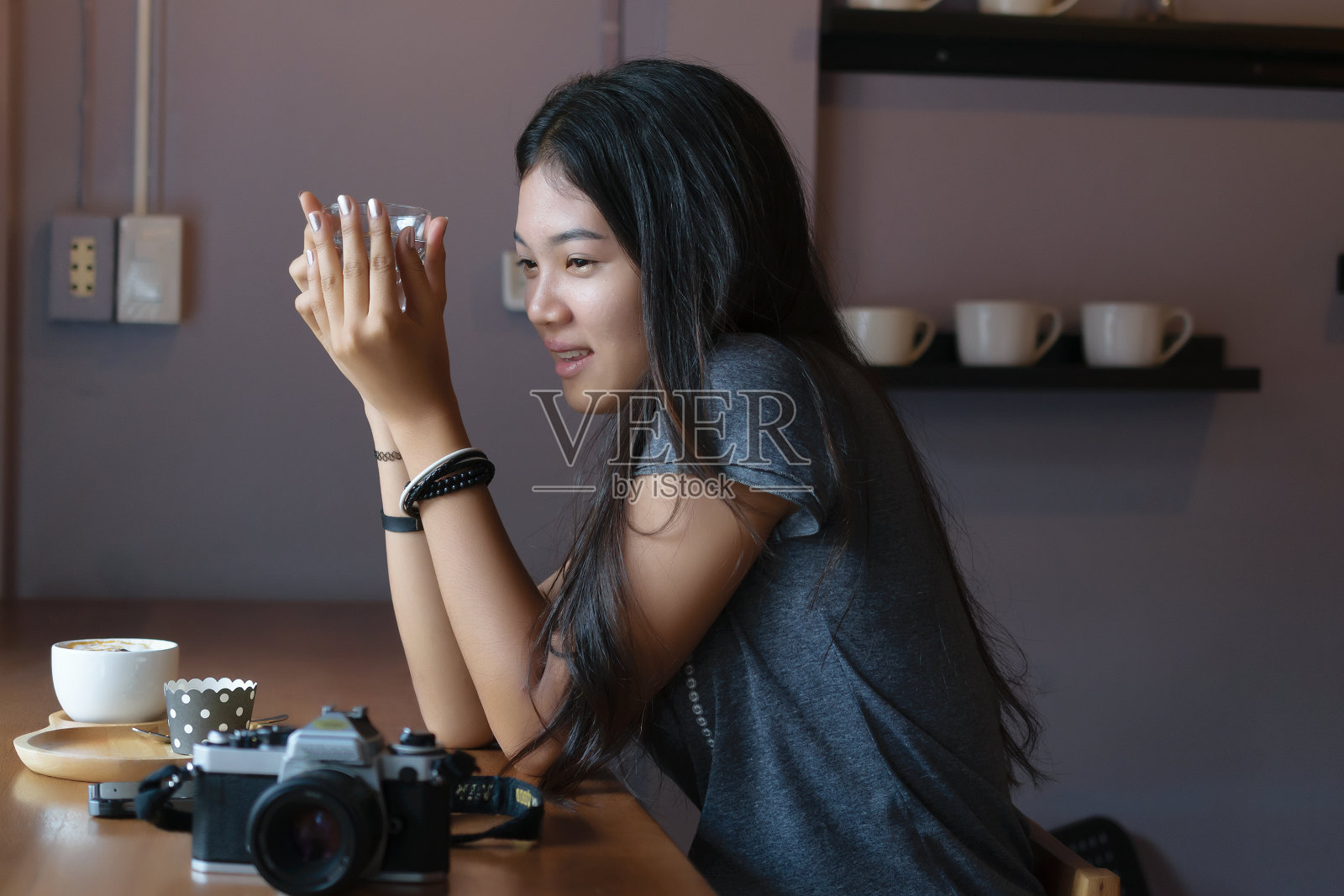 亚洲女性肖像照片摄影图片