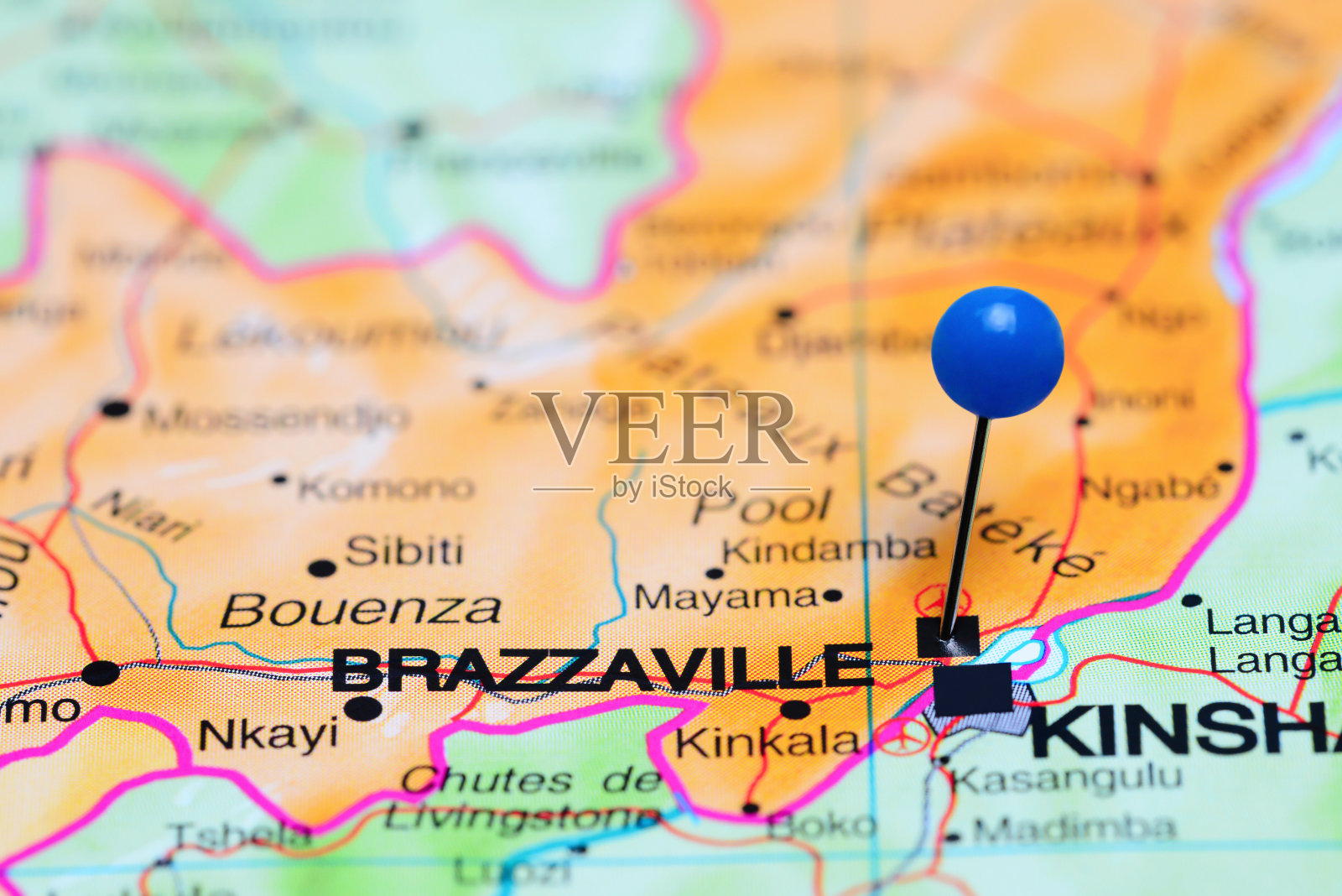 布拉扎维尔被钉在了非洲地图上照片摄影图片