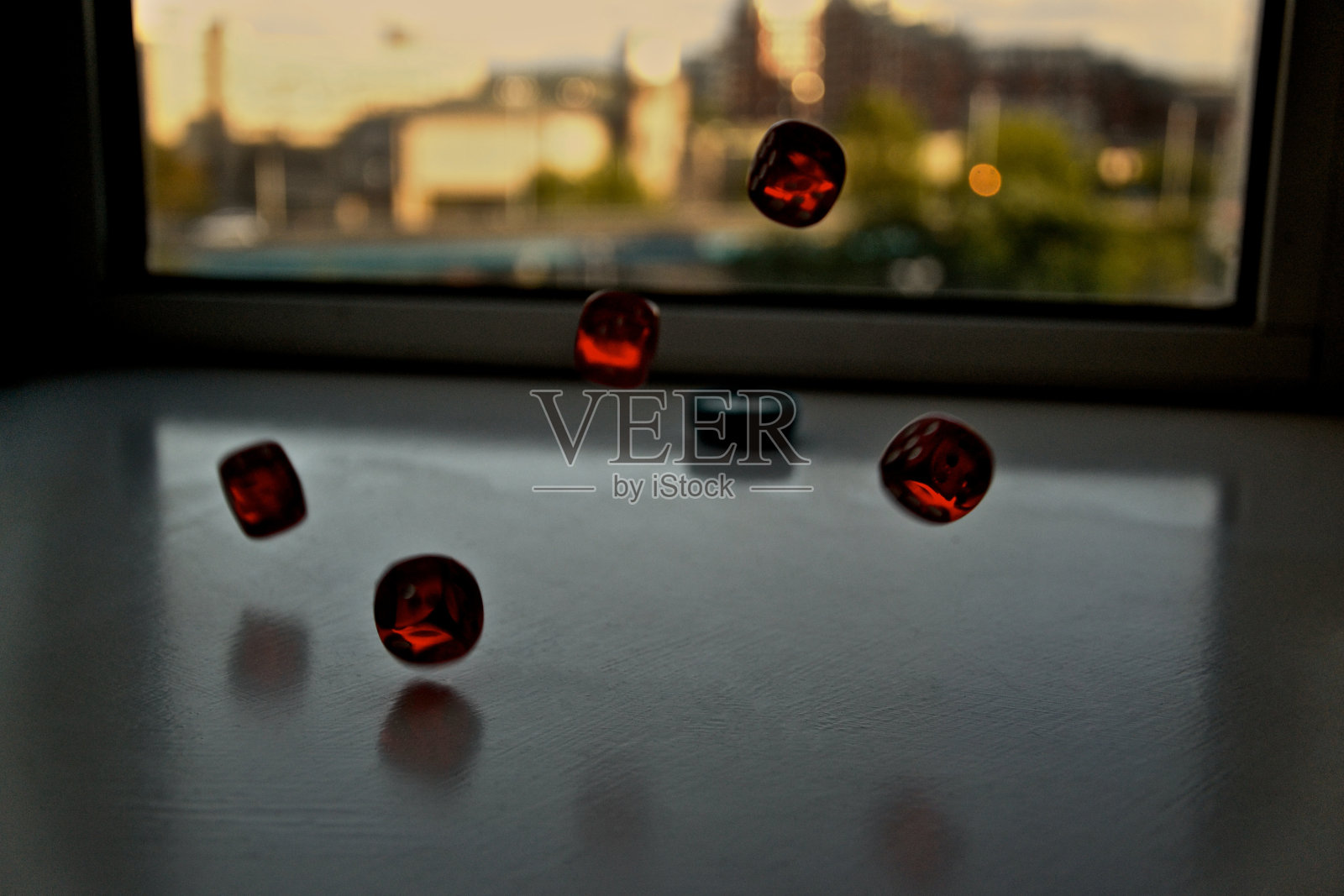 浮动的骰子照片摄影图片