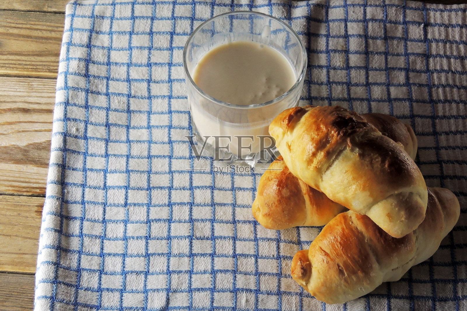 牛奶和面包照片摄影图片